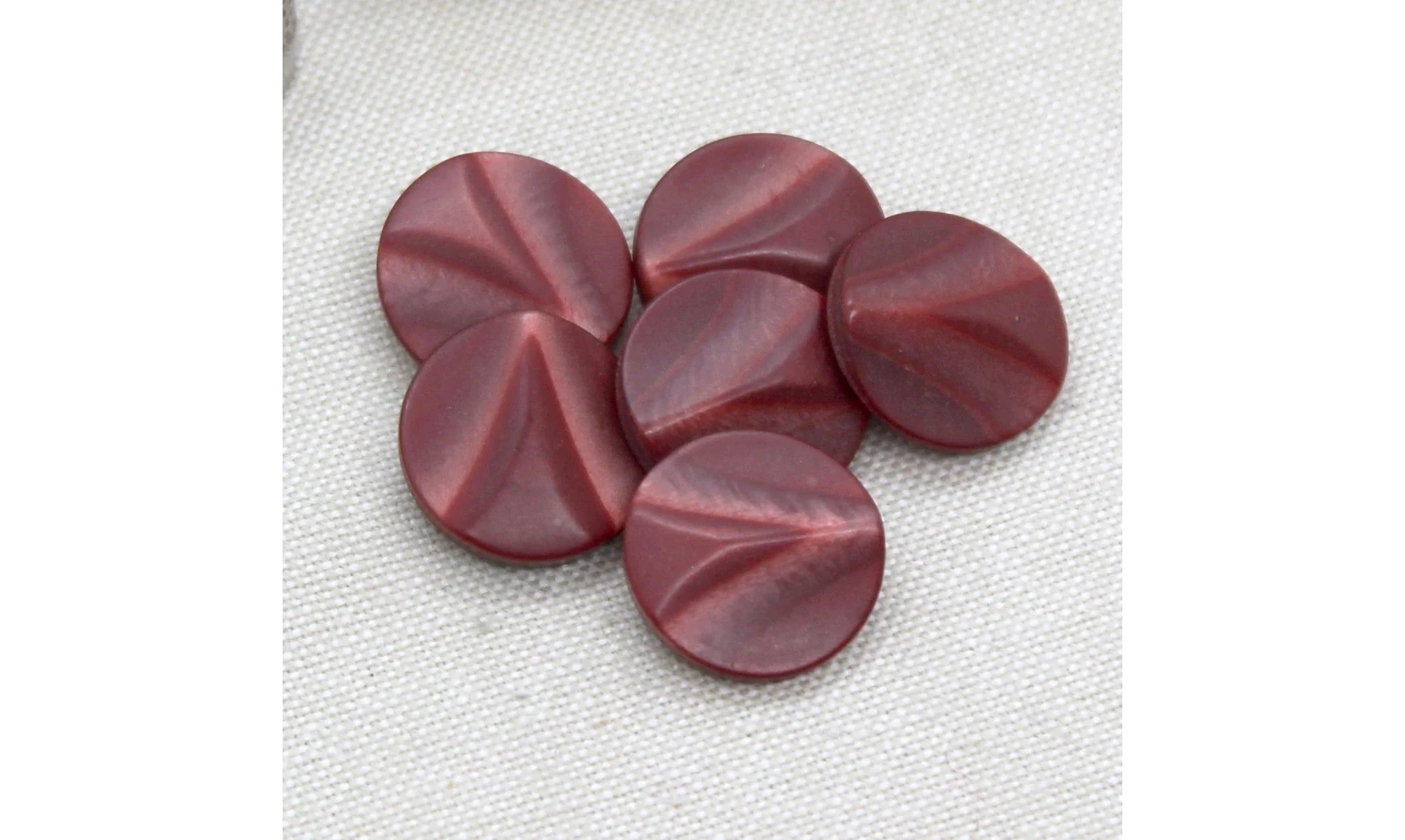 Vintage button Red