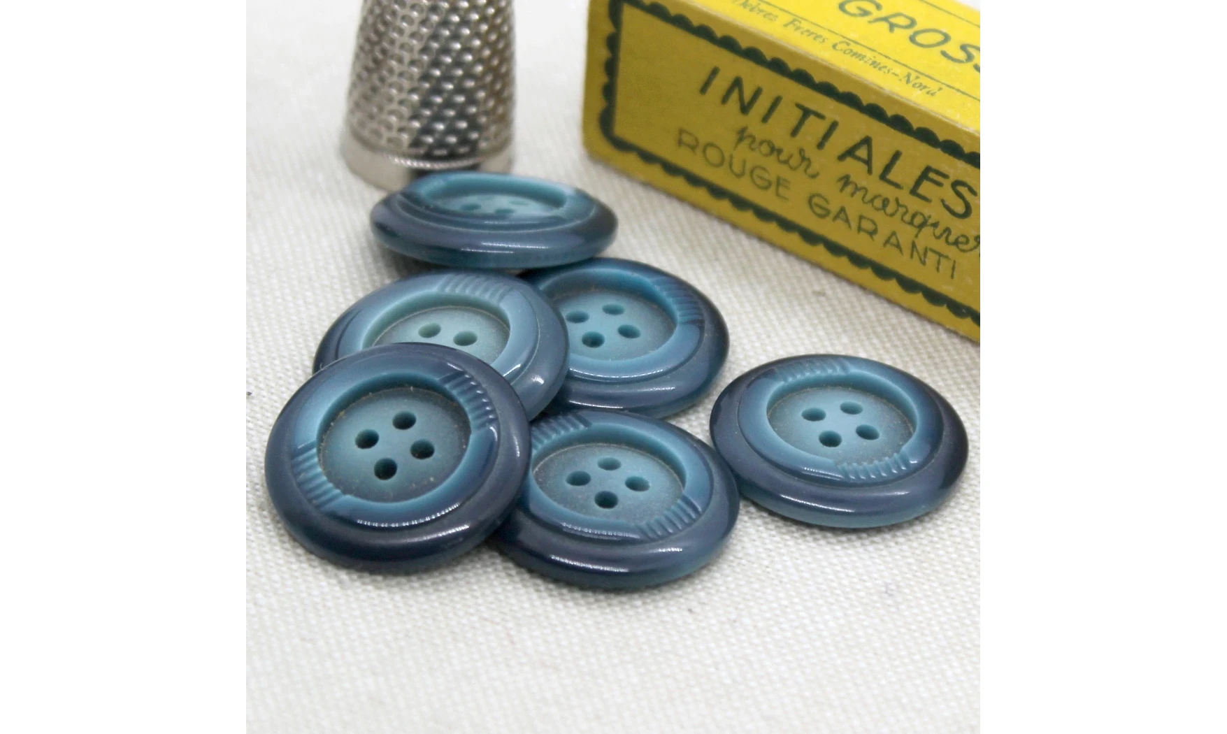 Vintage button Blue