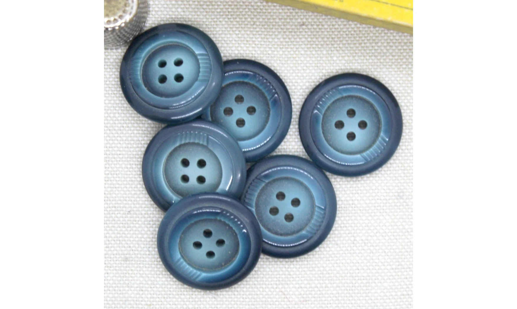 Vintage button Blue