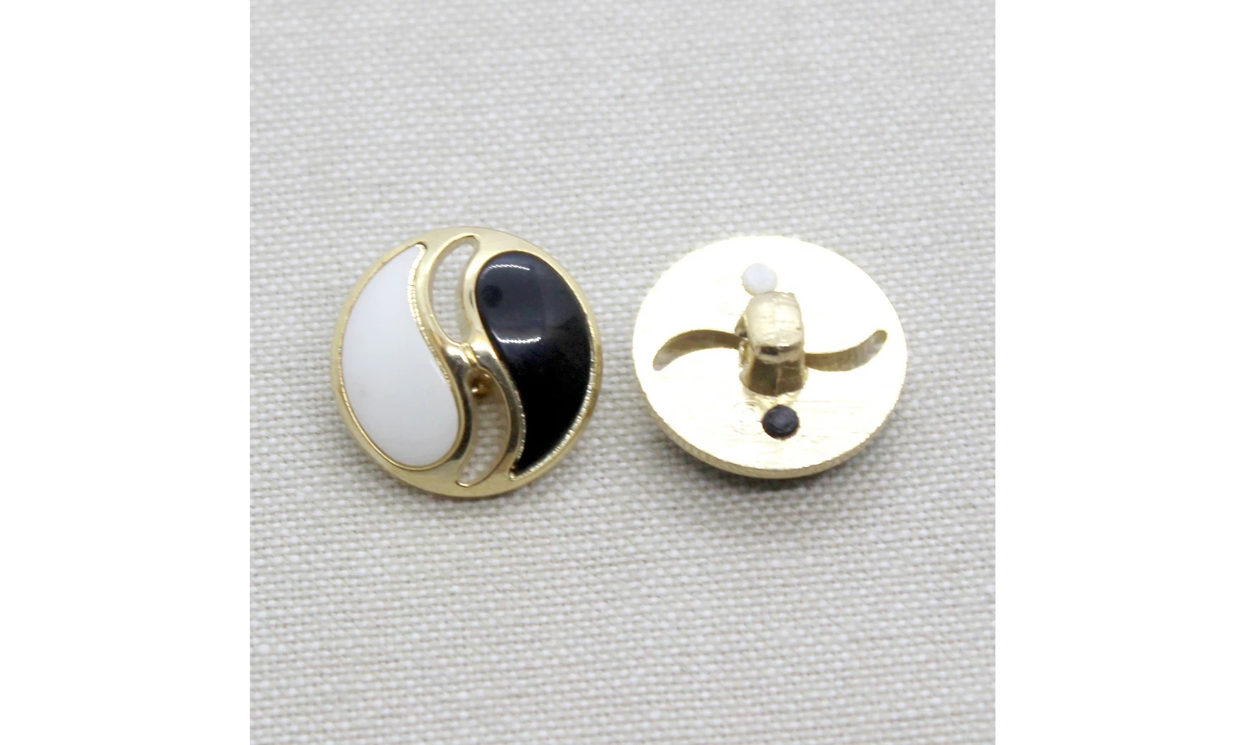 Vintage button Yin and Yang
