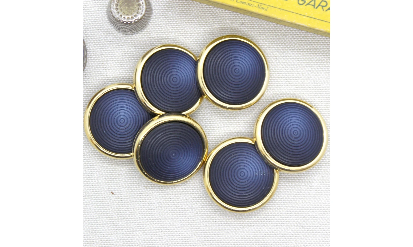 Vintage button Blue