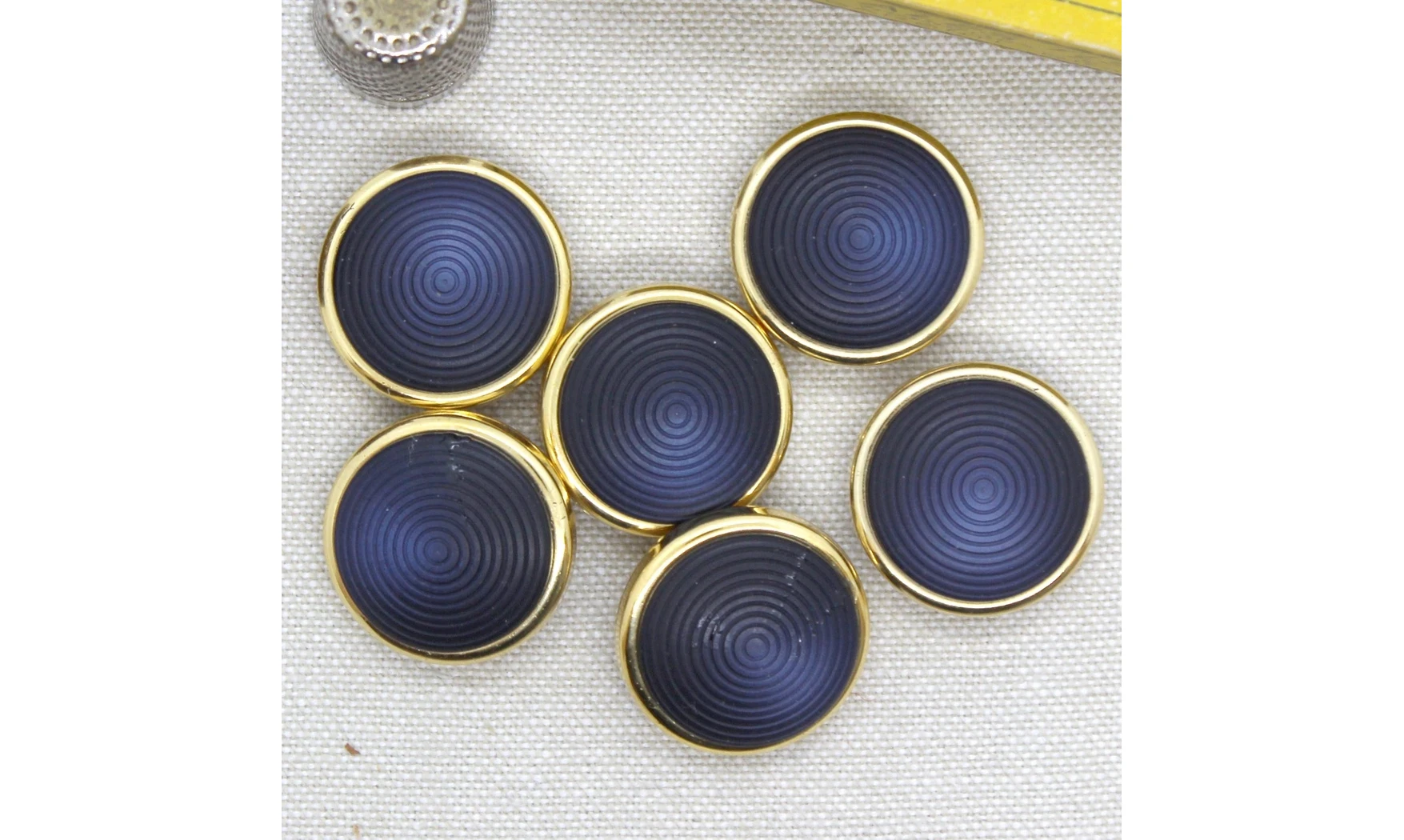 Vintage button Blue