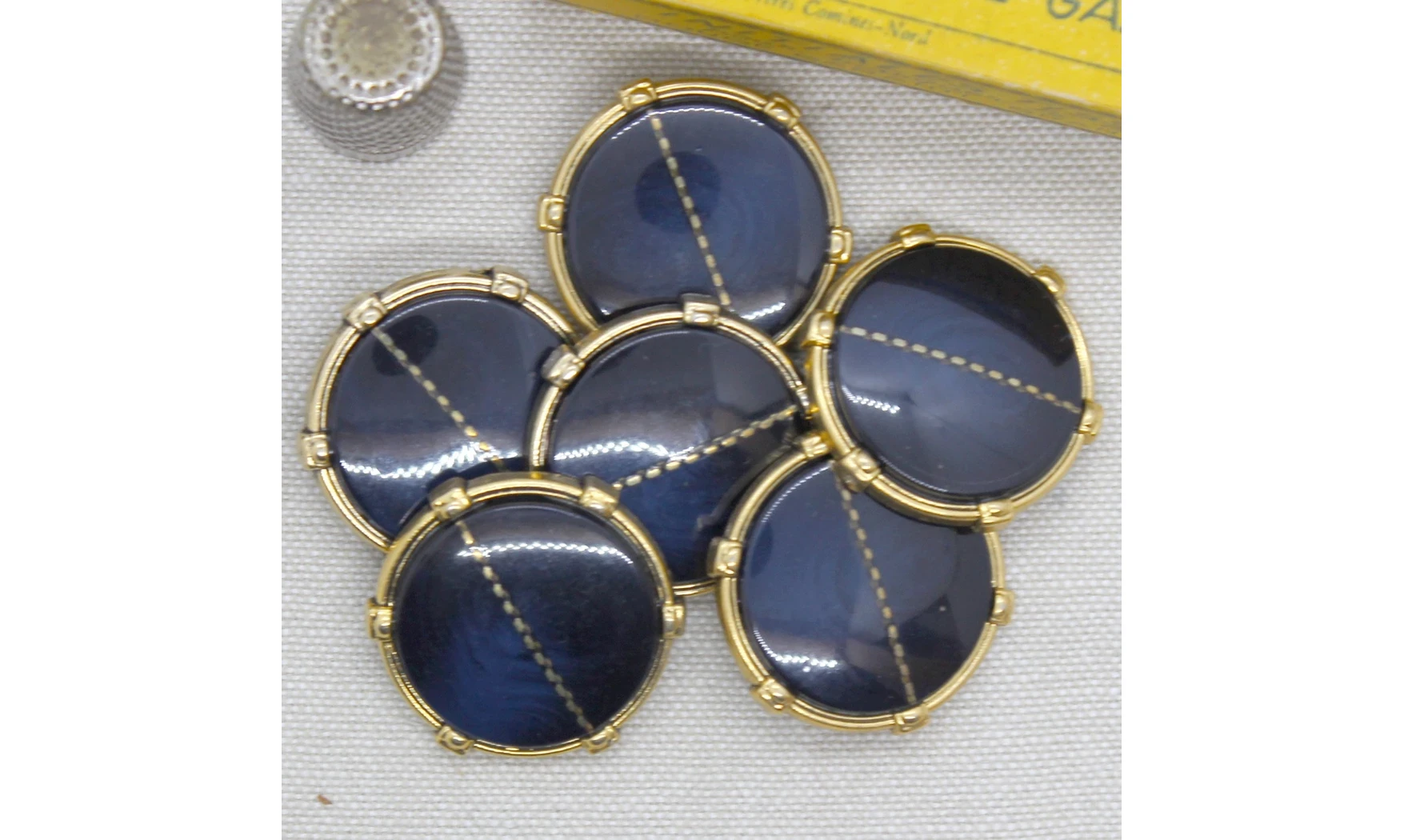 Vintage button Blue