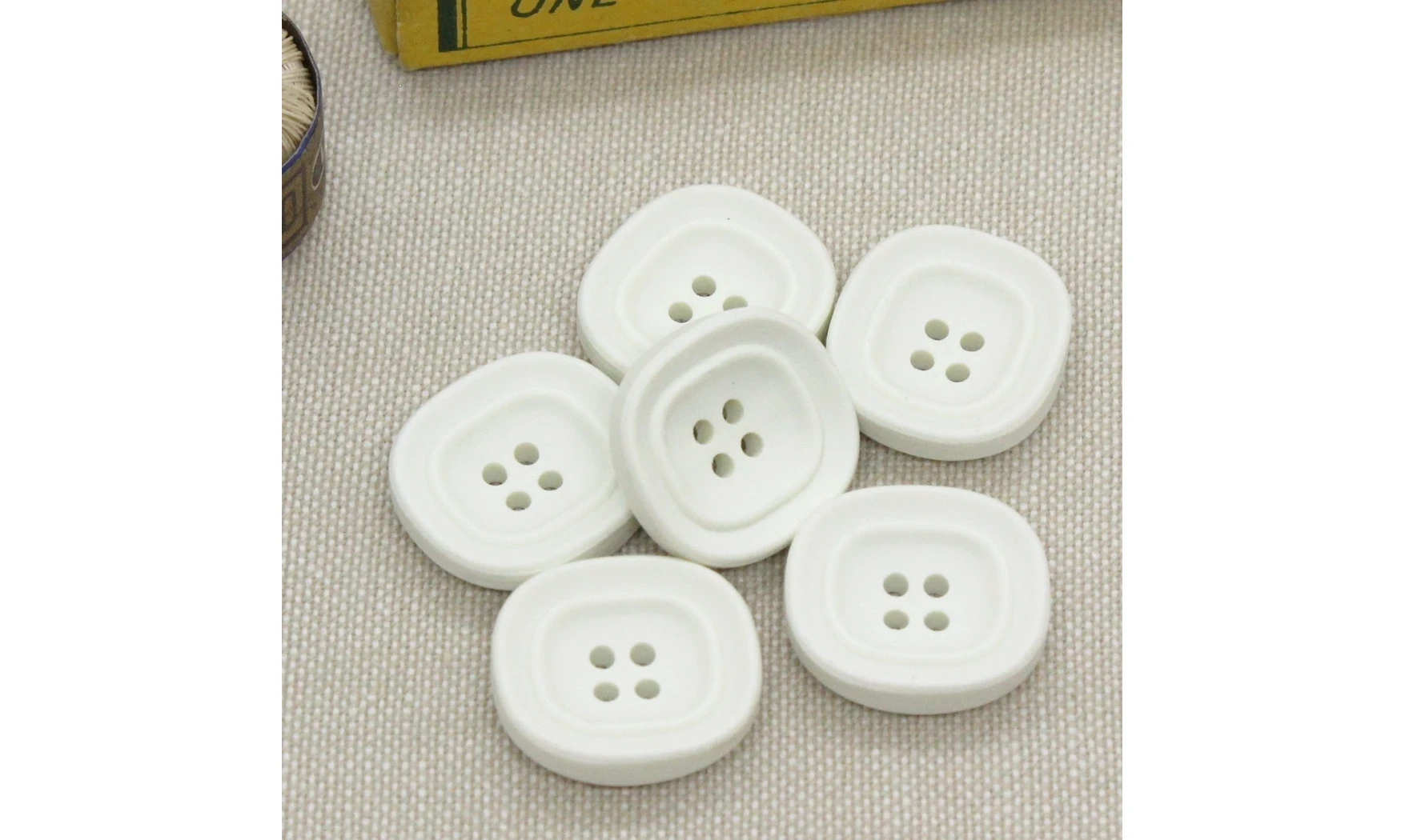 6 buotons / 20MM / Blanc