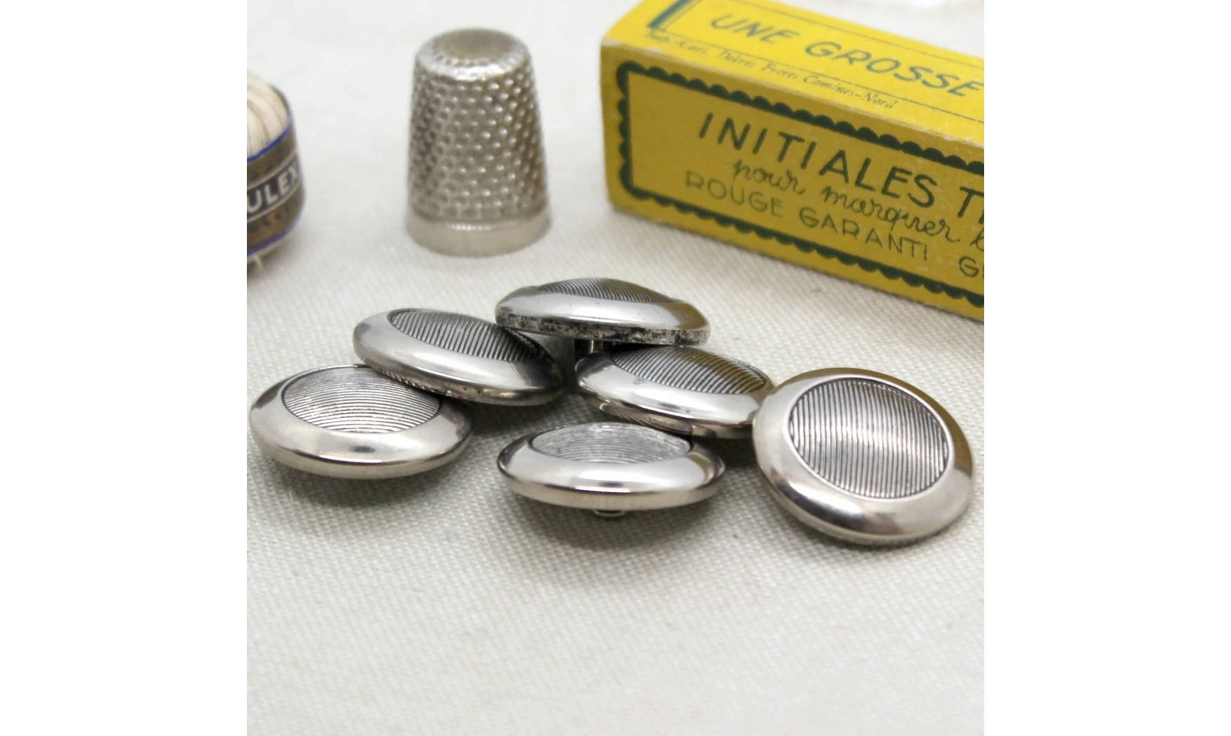 Vintage button Silver