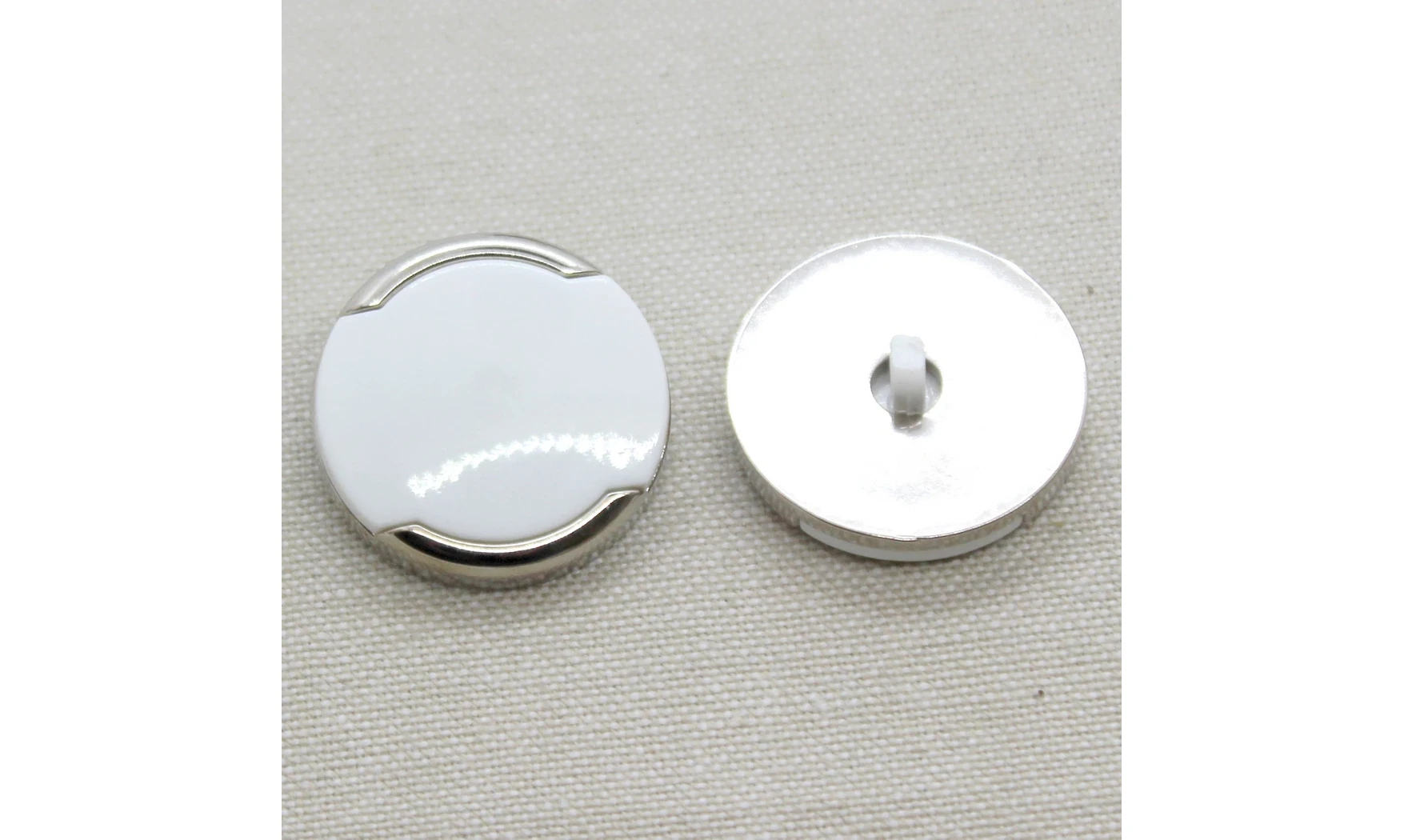 6 Boutons / 27MM / Blanc et argenté