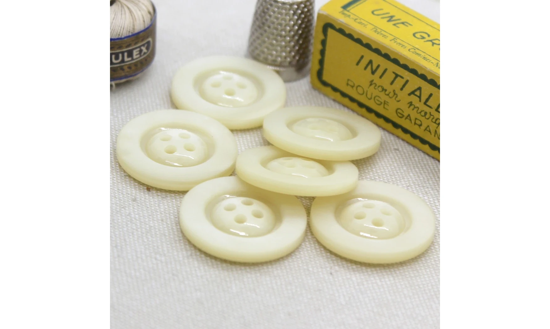 6 Boutons / 27MM / Ivoire