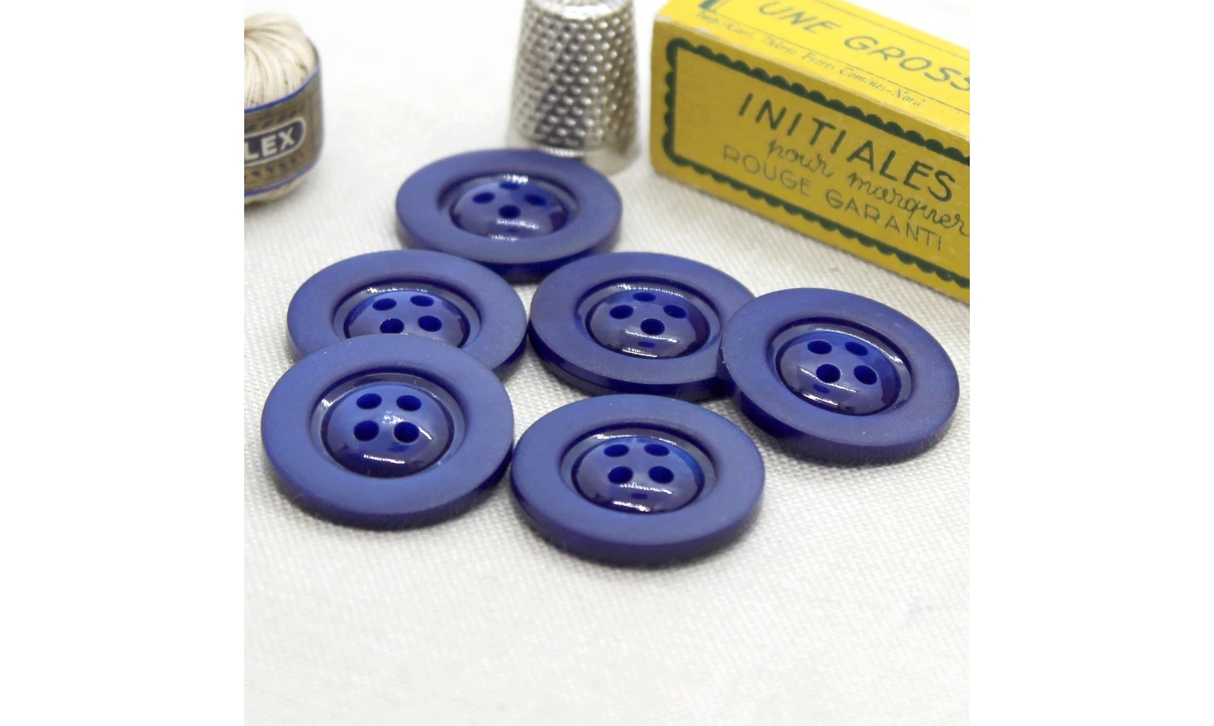 Vintage button Blue