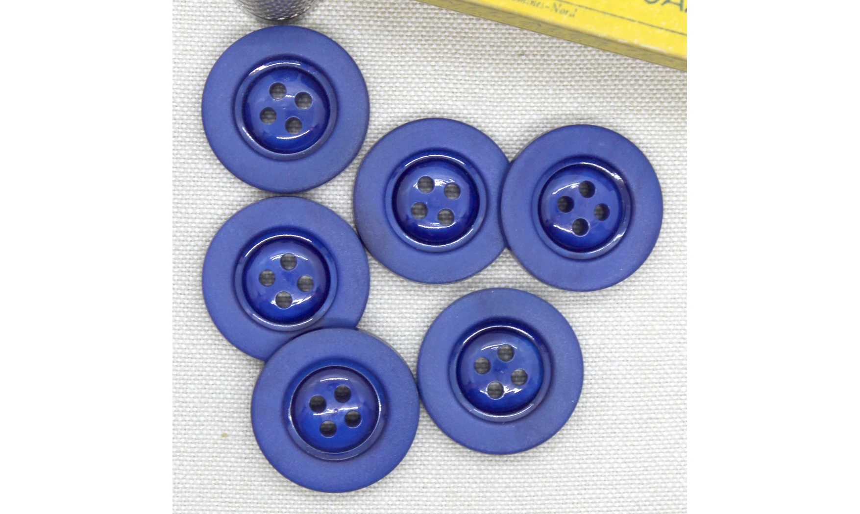 Vintage button Blue