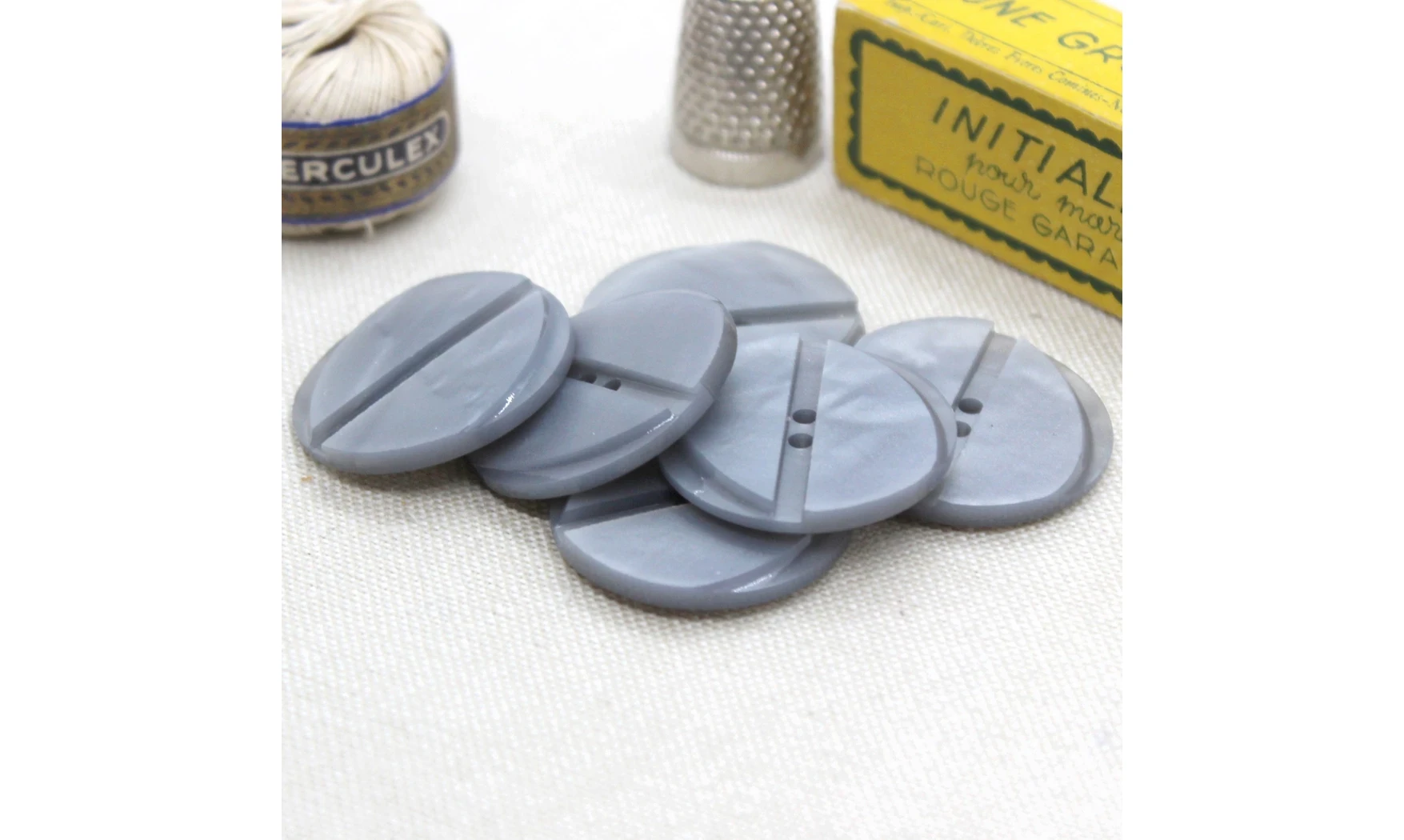 6 Boutons / 28MM / Gris