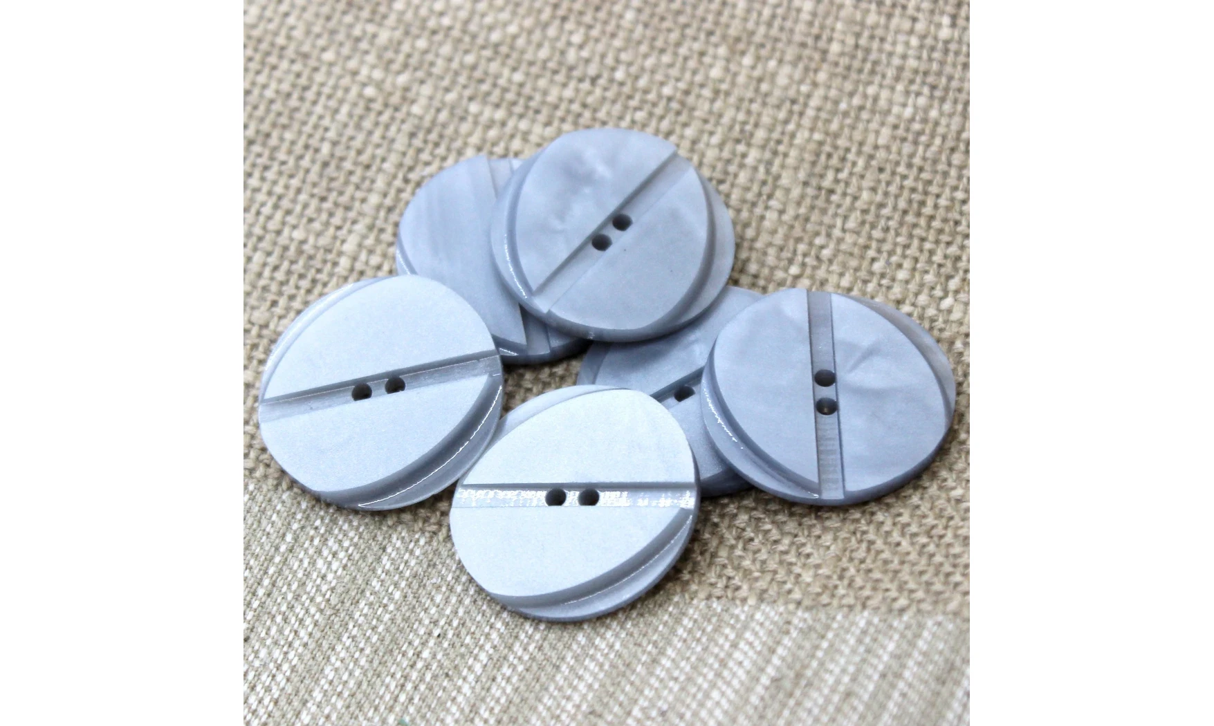 6 Boutons / 28MM / Gris