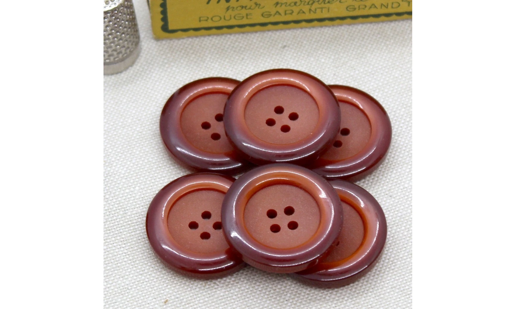 Vintage button Red