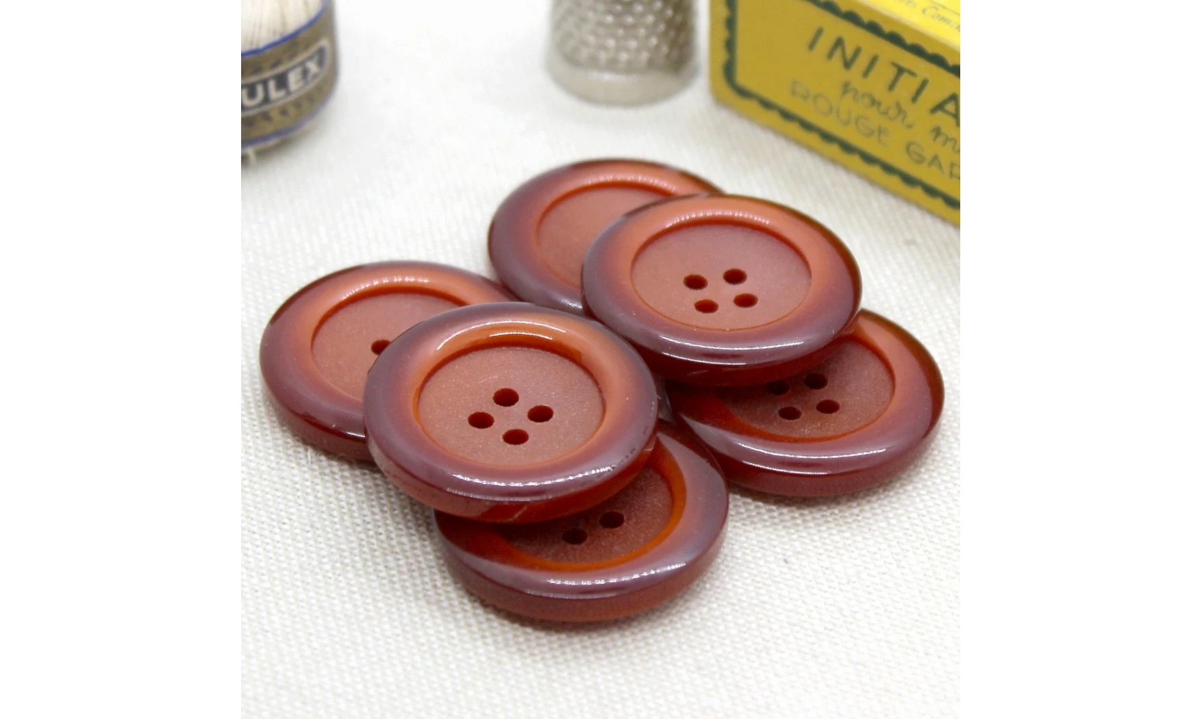 6 Boutons / 27MM / Rouge