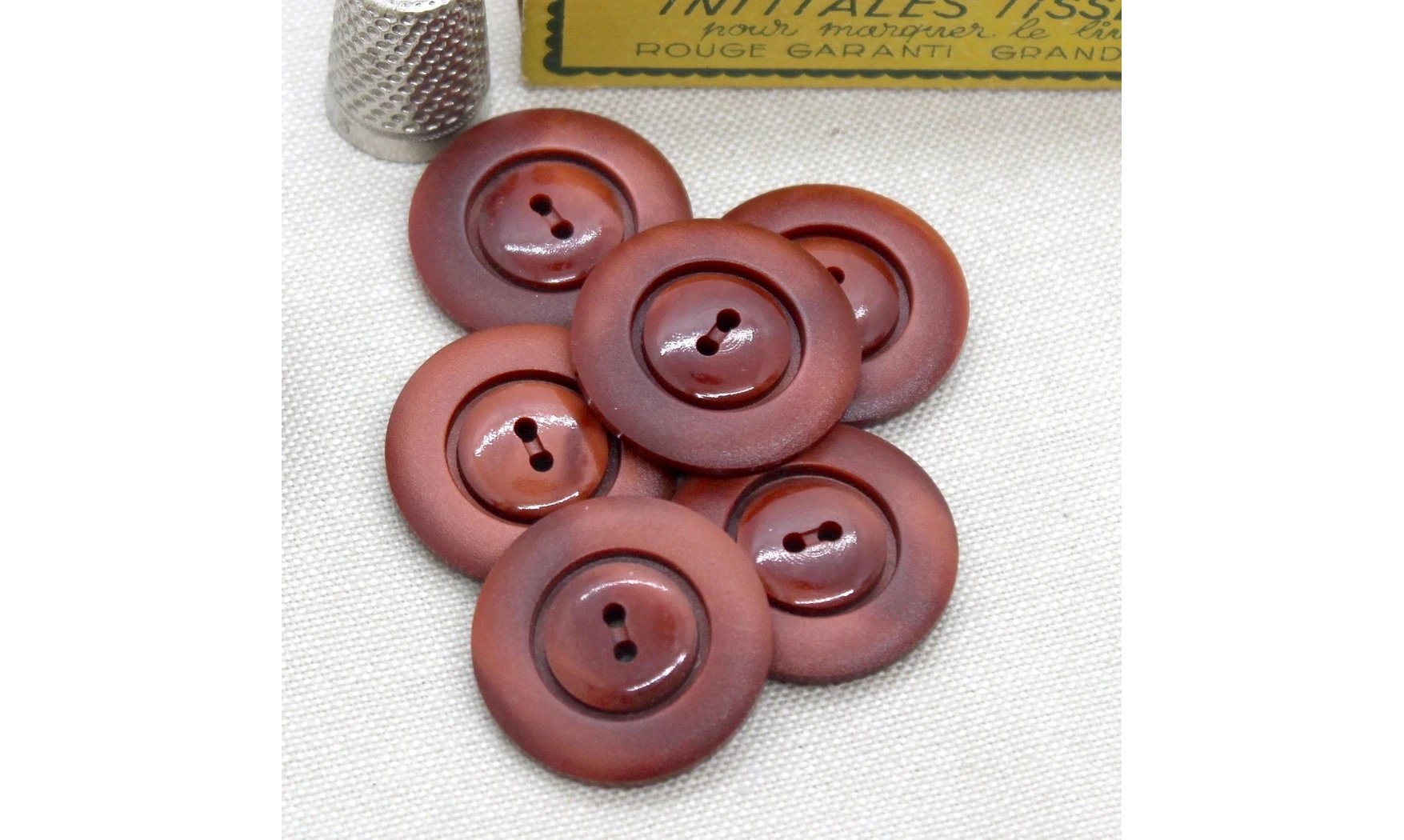 Vintage button Red