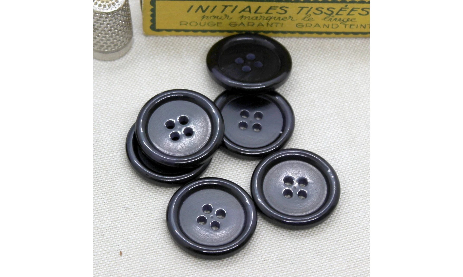 6 Boutons / 26MM / Noir