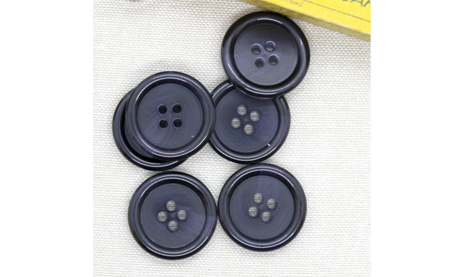 6 Boutons / 26MM / Noir