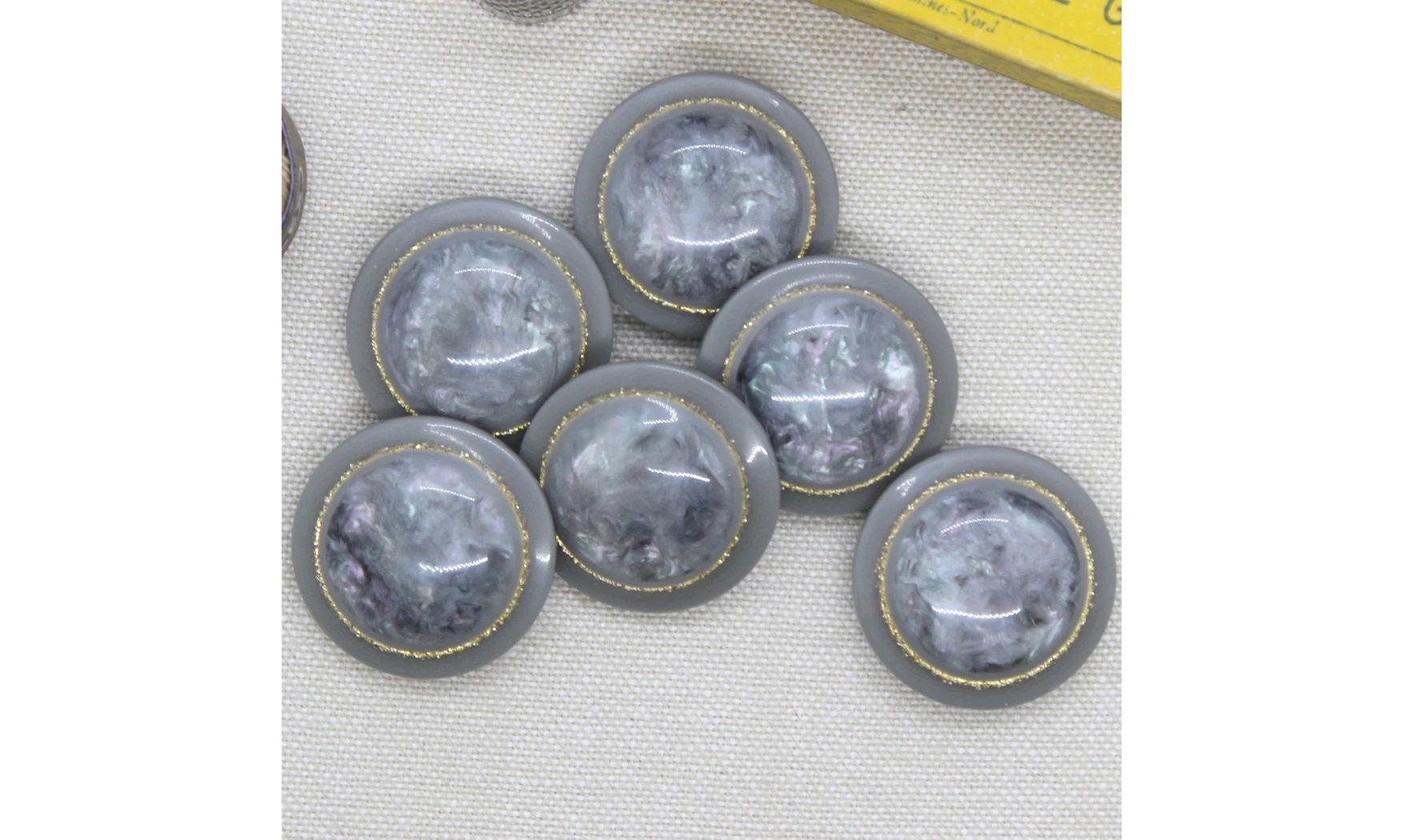 Vintage button Grey