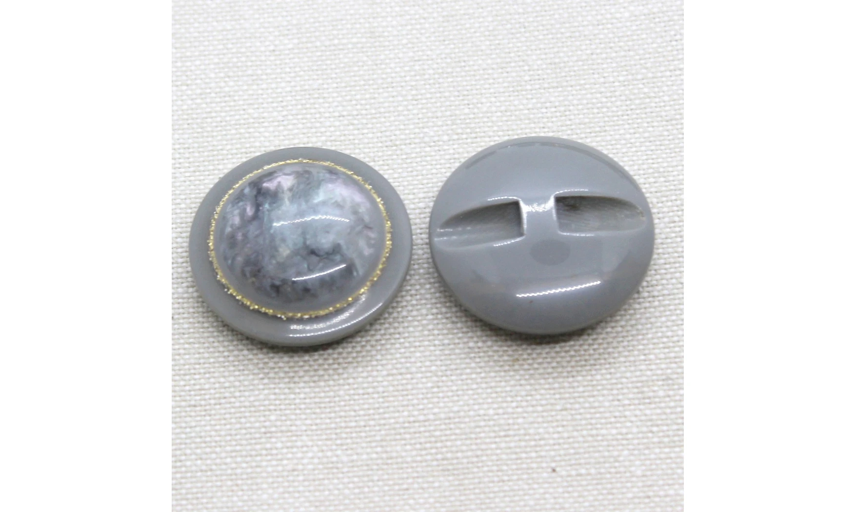 Vintage button Grey