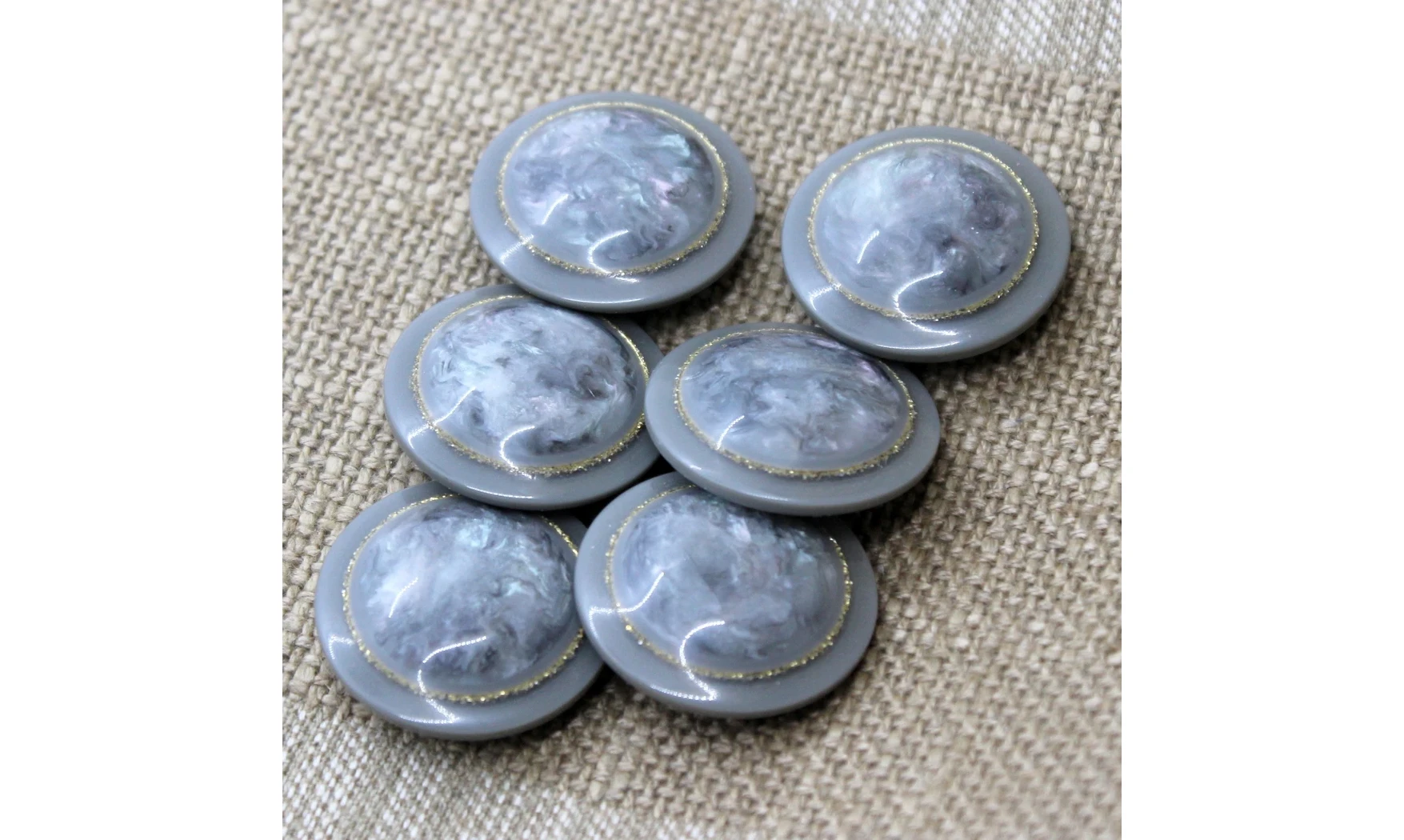 Vintage button Grey