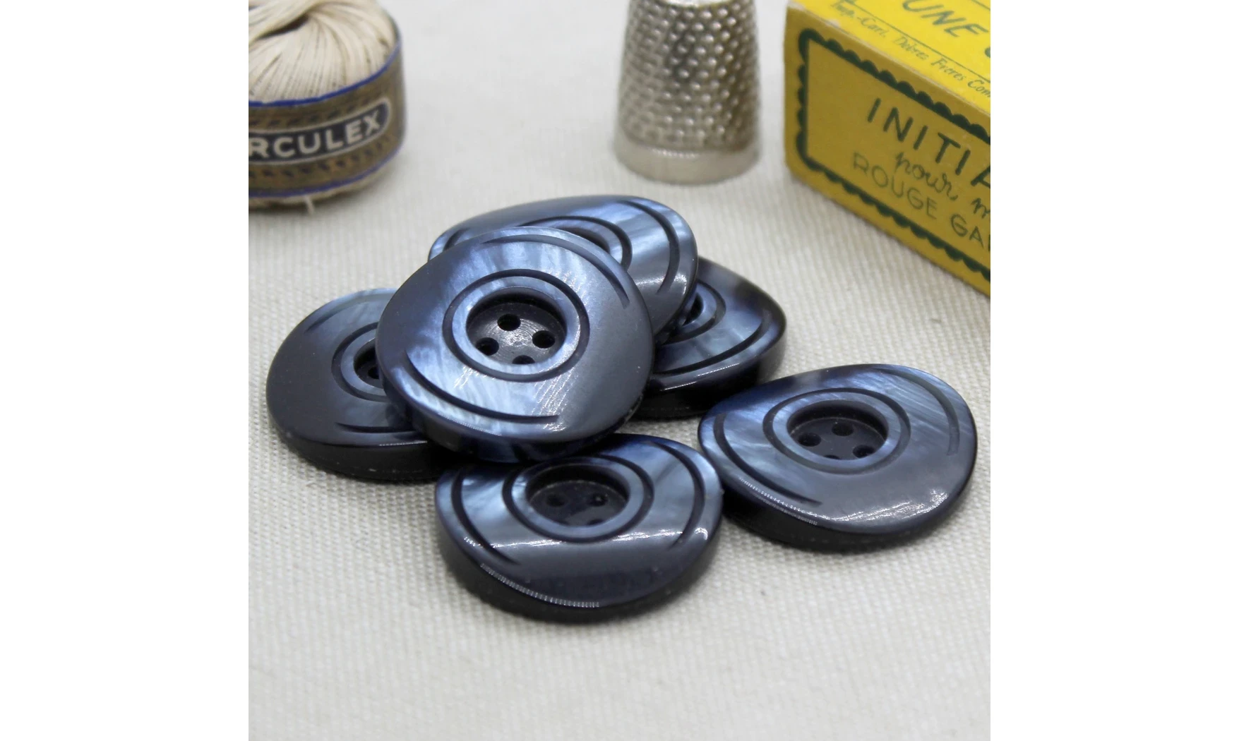 Vintage button Blue