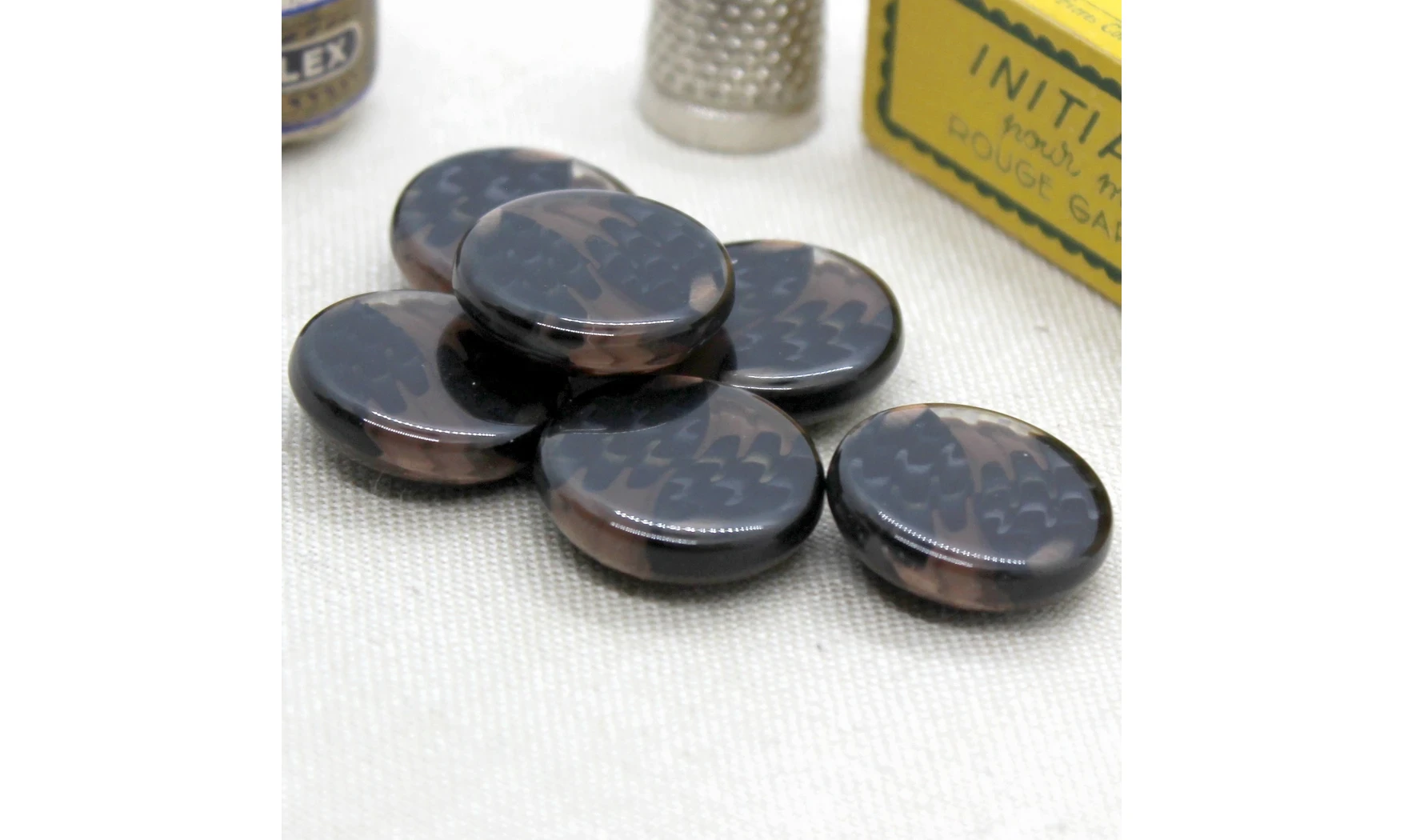 Vintage button Brown