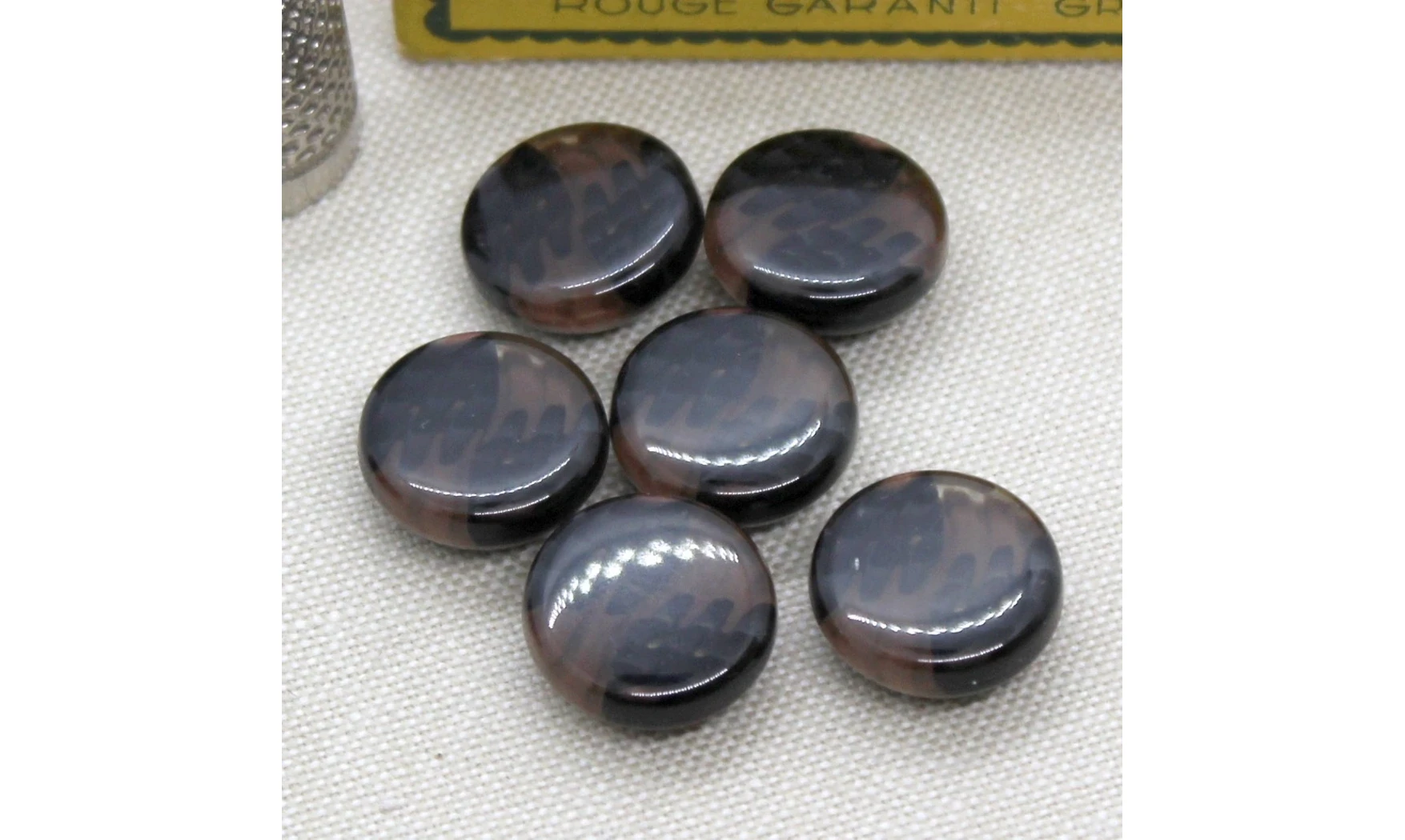 Vintage button Brown
