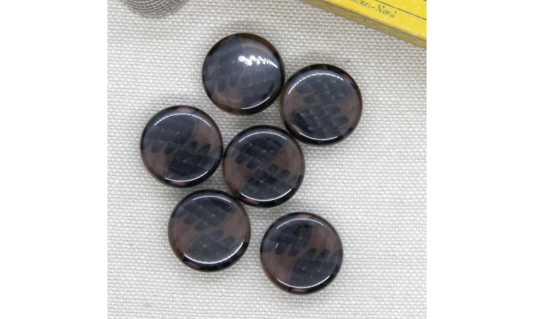 6 Boutons / 17MM / Brun "Plumage"