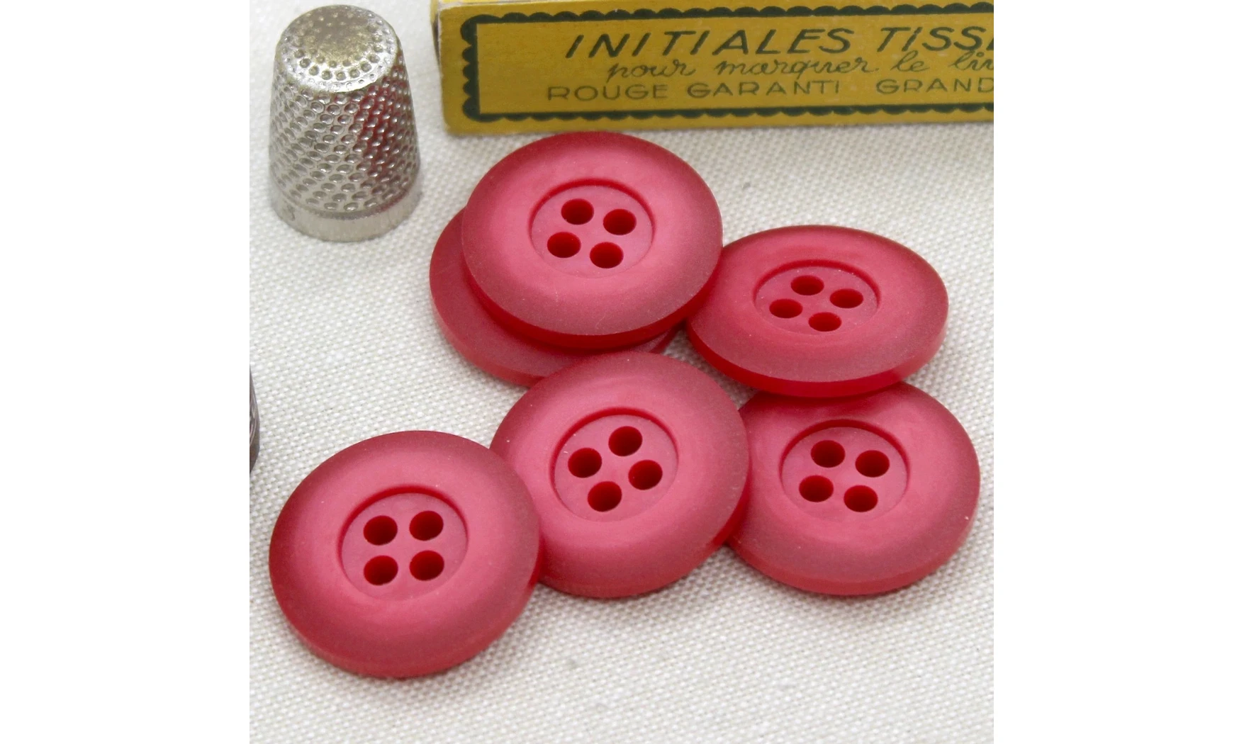 Vintage button Red