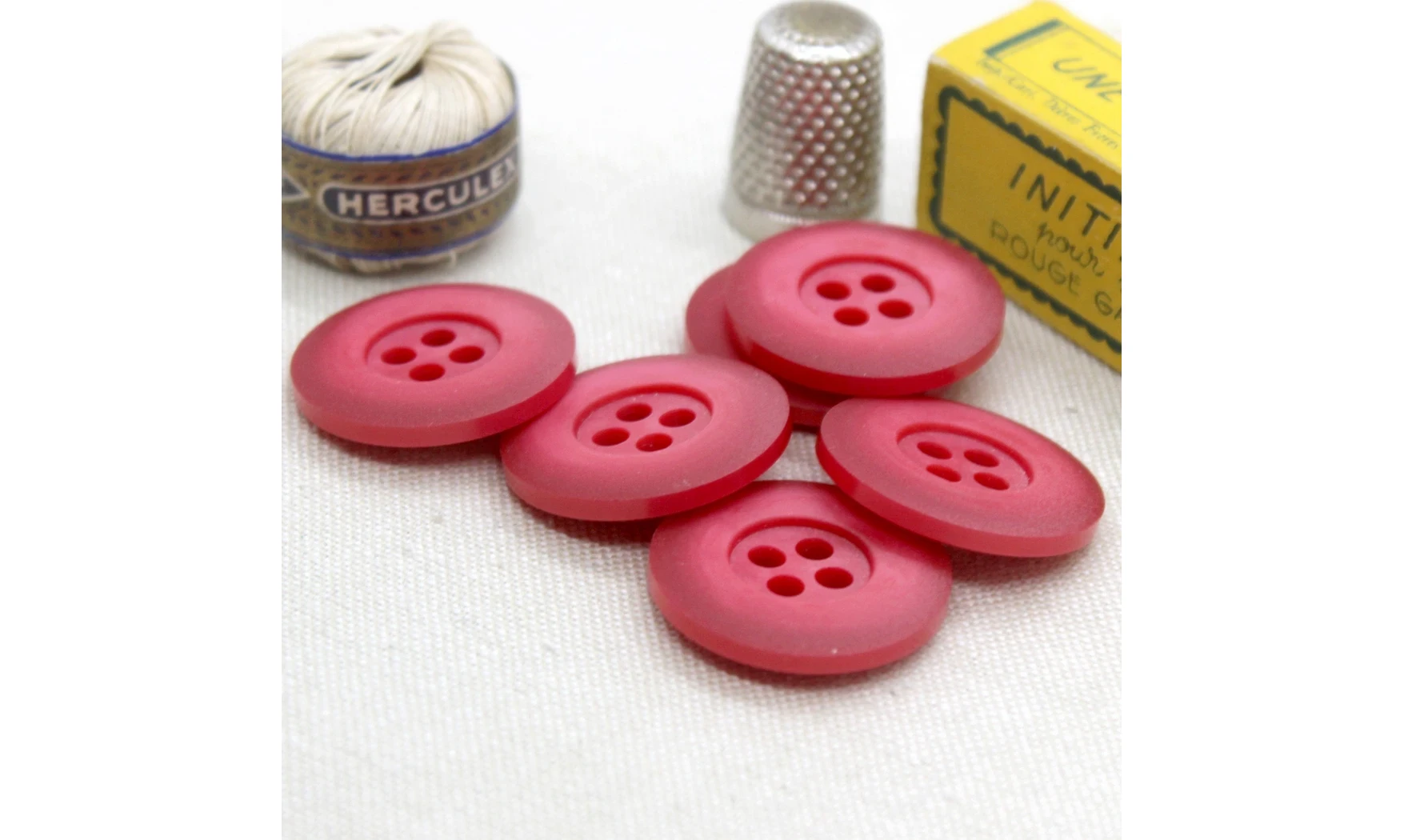 Vintage button Red