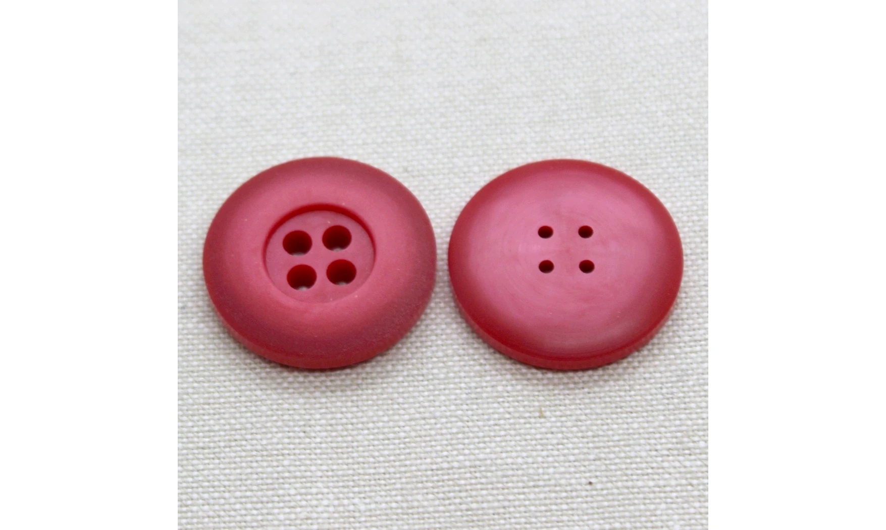 Vintage button Red