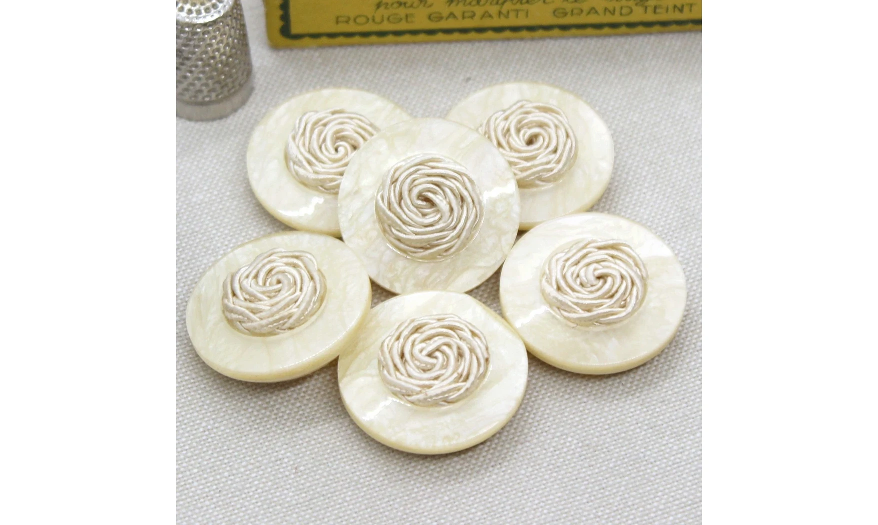 6 Boutons / 28MM / Beige Noeud satin
