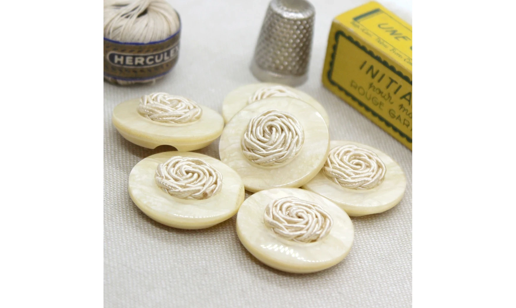 Vintage button Ivory