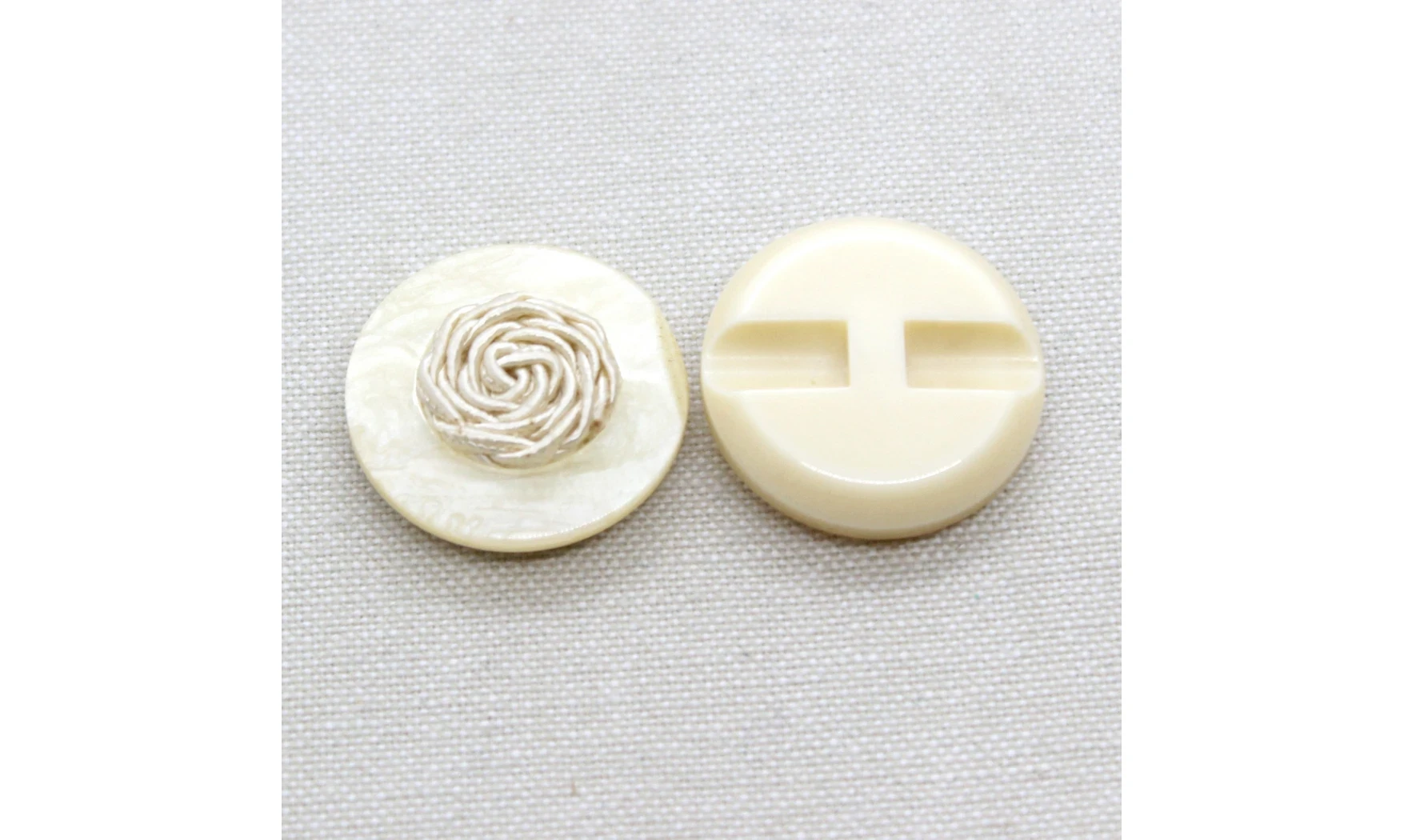 6 Boutons / 28MM / Beige Noeud satin
