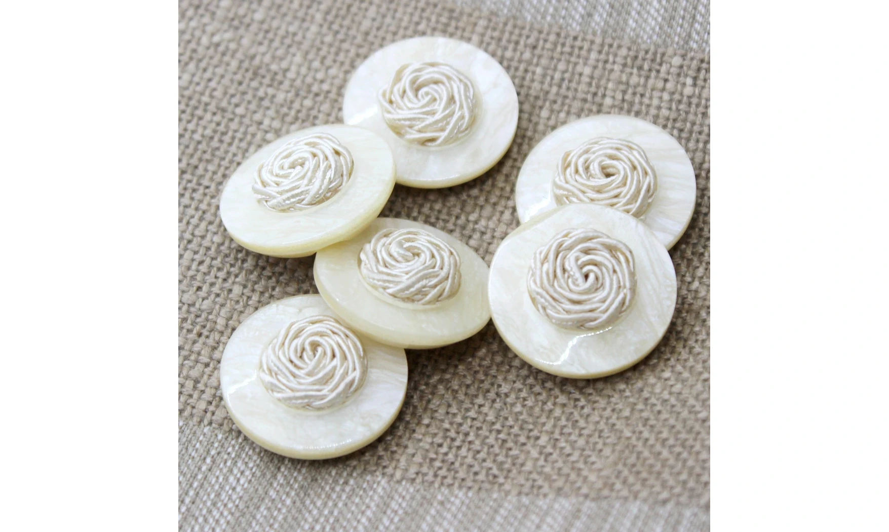 6 Boutons / 28MM / Beige Noeud satin