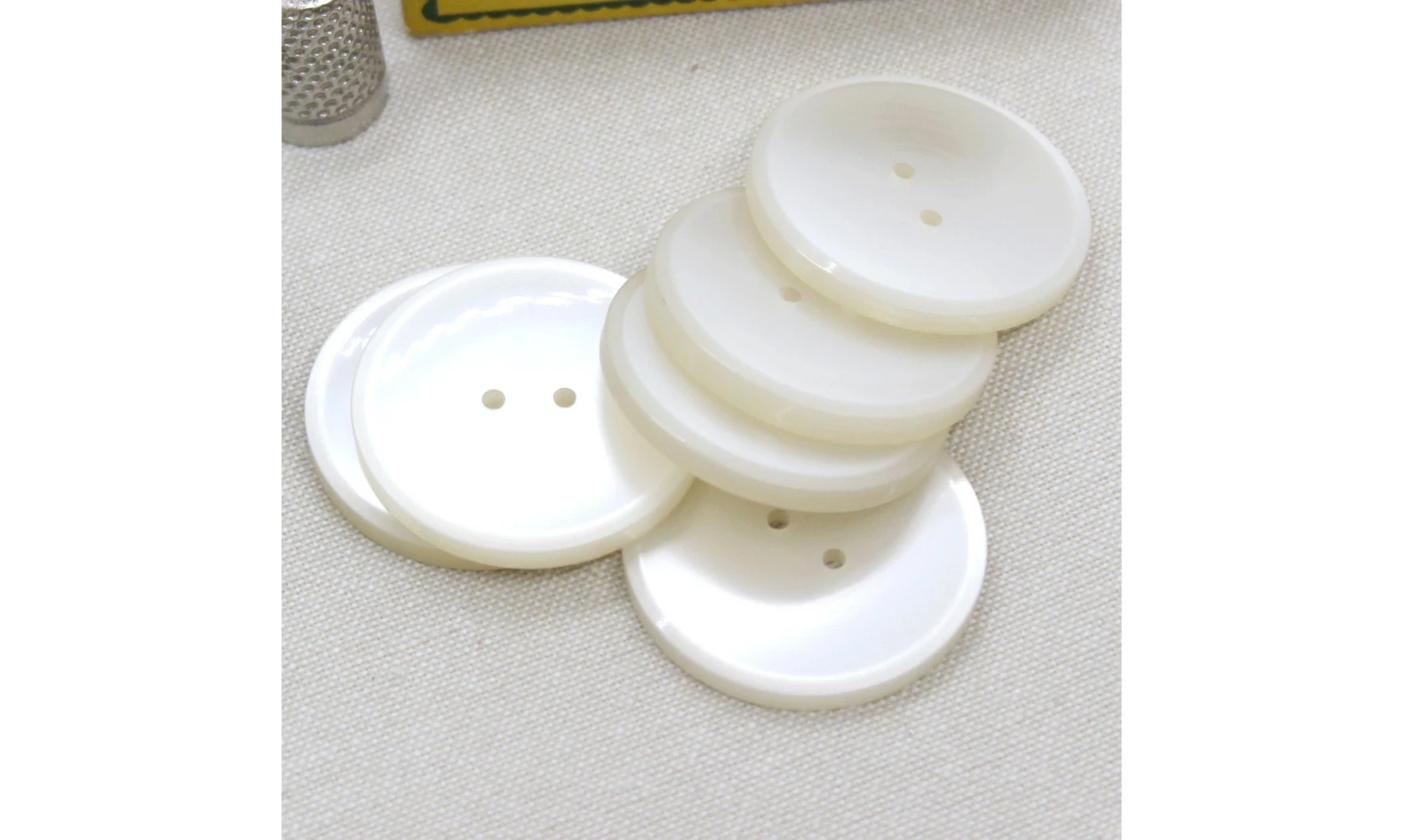 6 Boutons / 38MM / Crème irisé