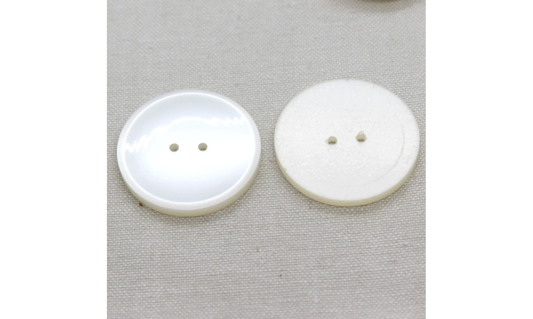 6 Boutons / 38MM / Crème irisé