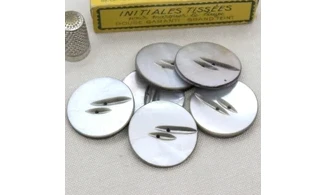 Vintage button Ivory