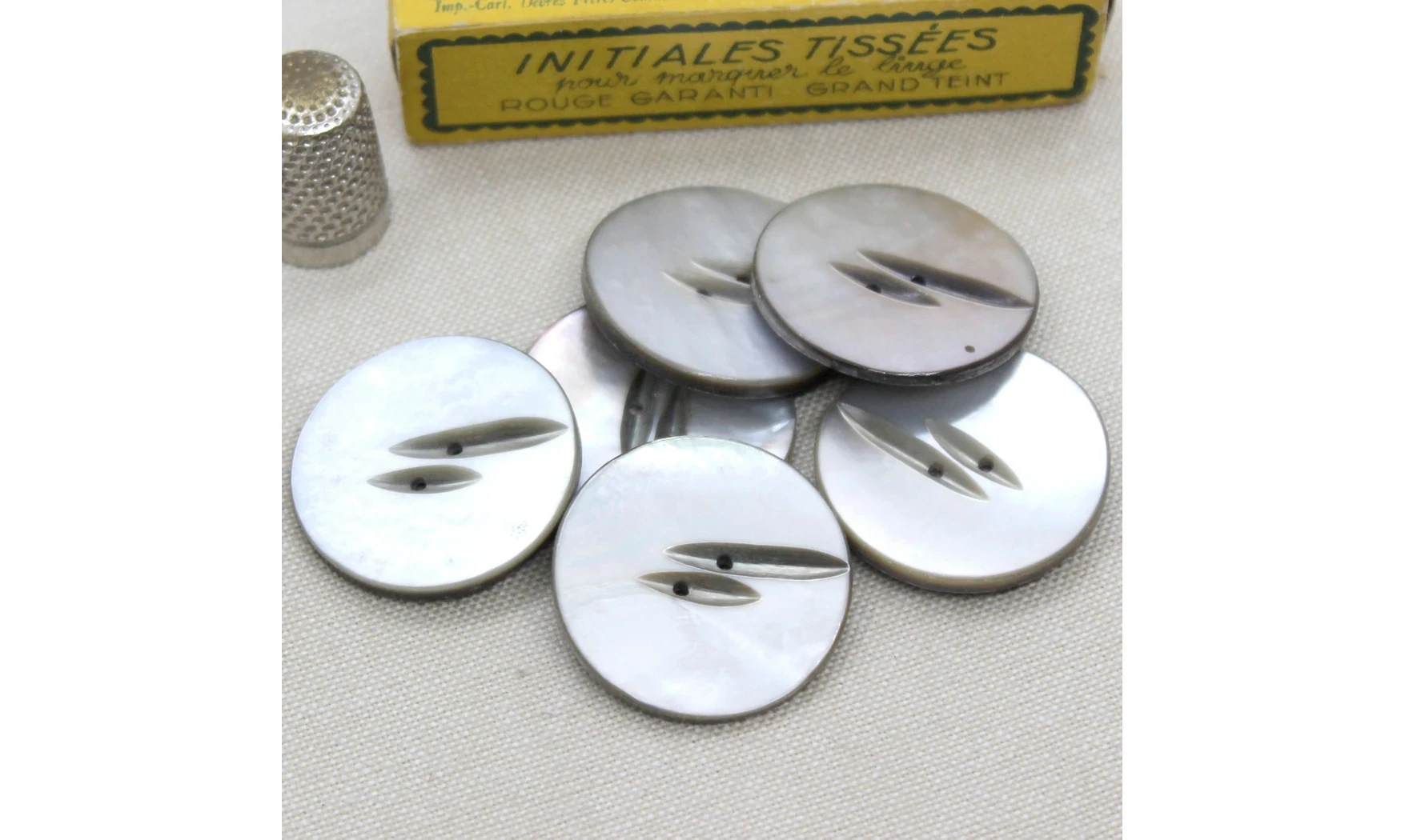 6 Boutons / 32MM / Nacre ciselée