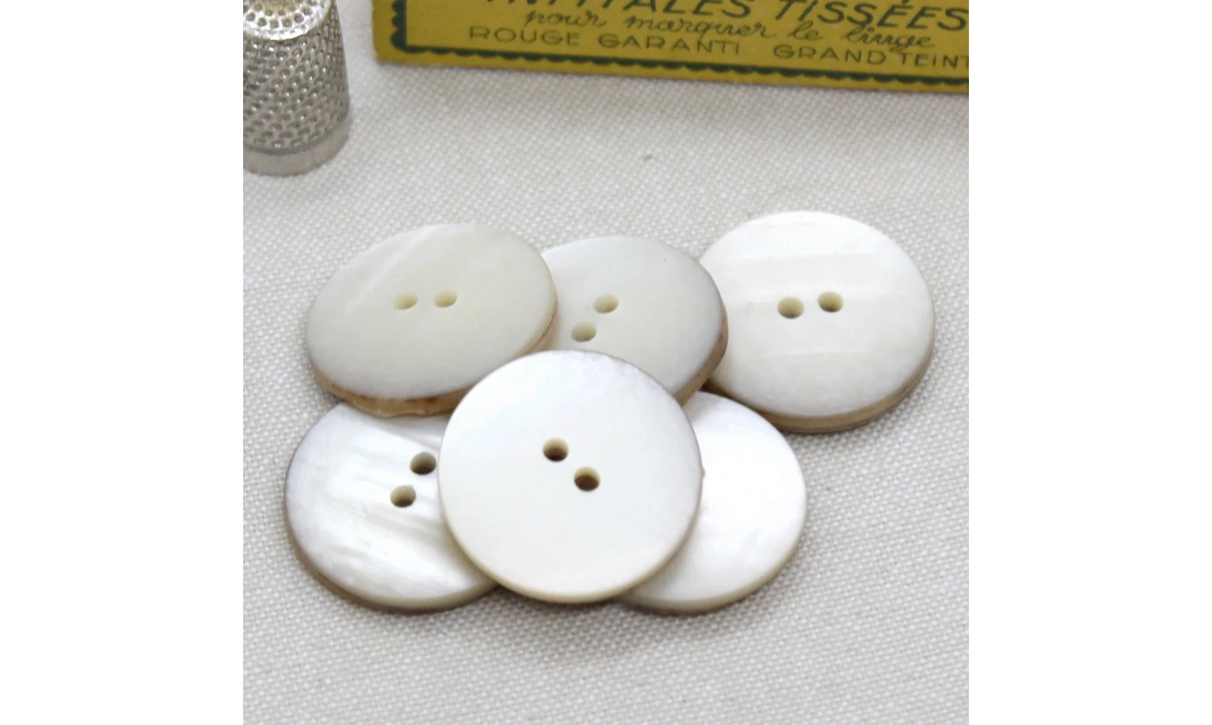 6 Boutons / 28MM / Nacre