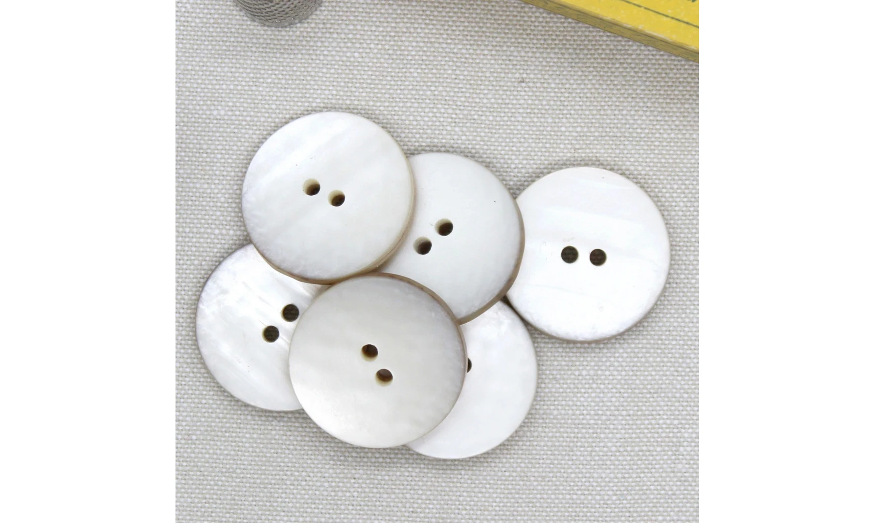 6 Boutons / 28MM / Nacre