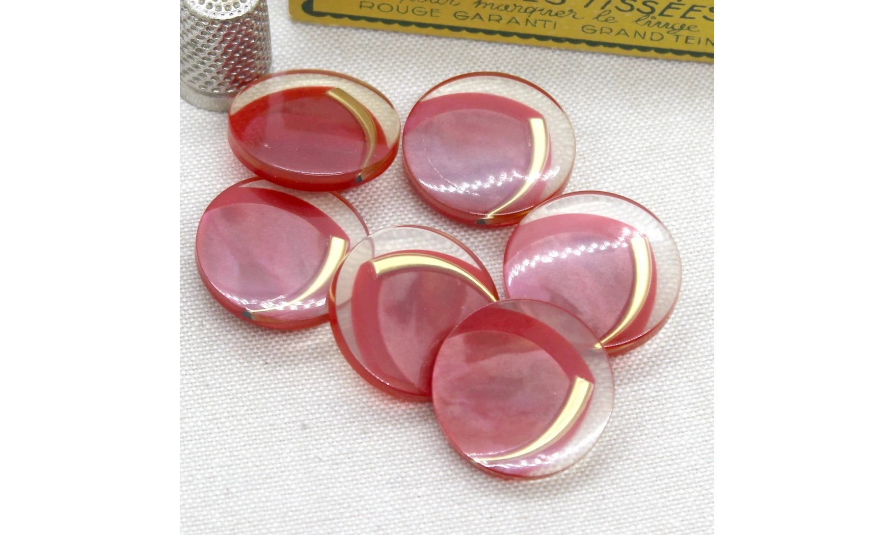 Vintage button Red
