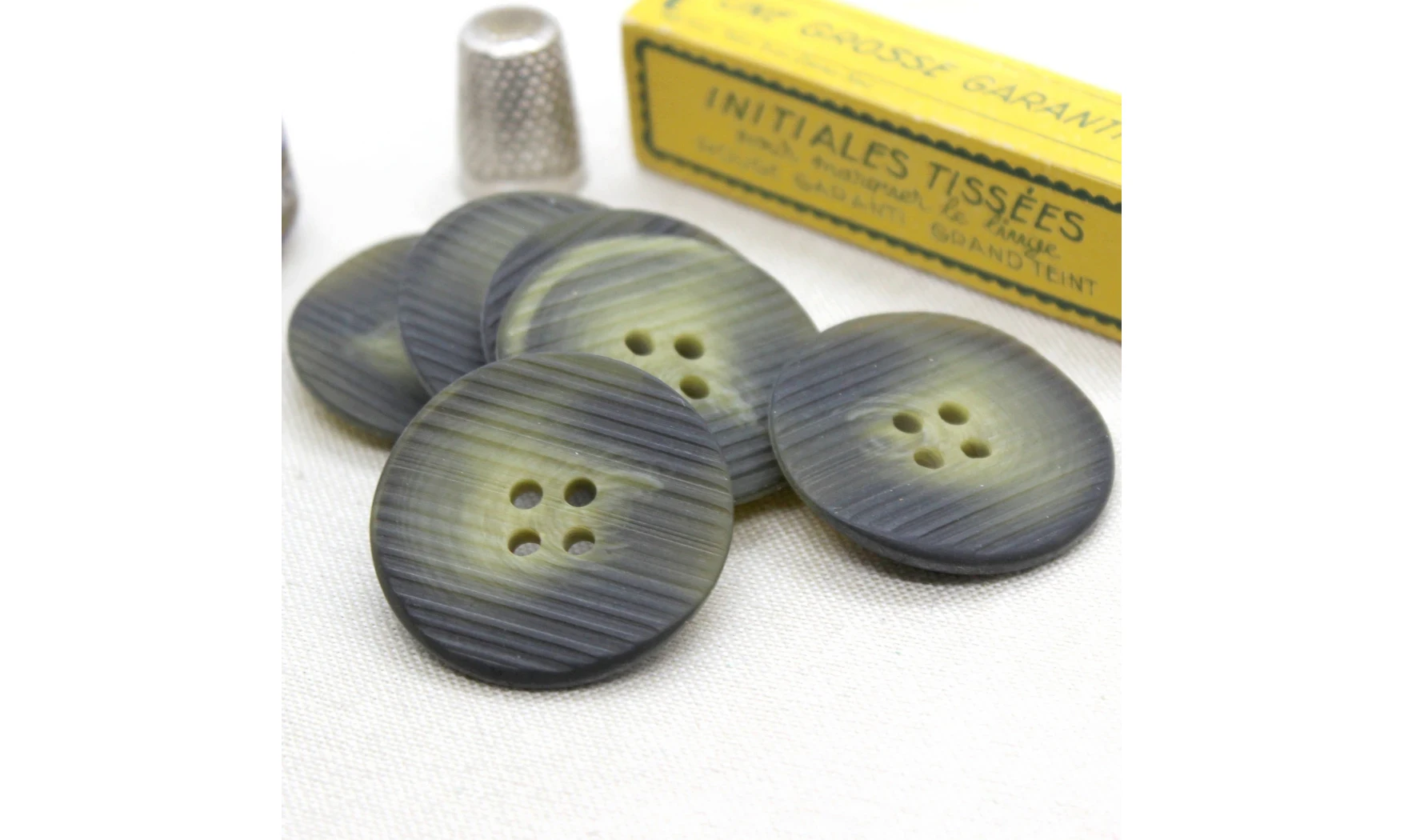 Vintage button Green