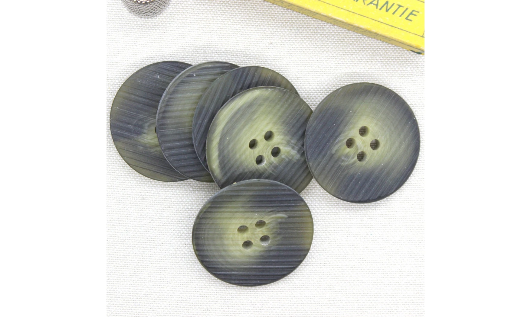 Vintage button Green