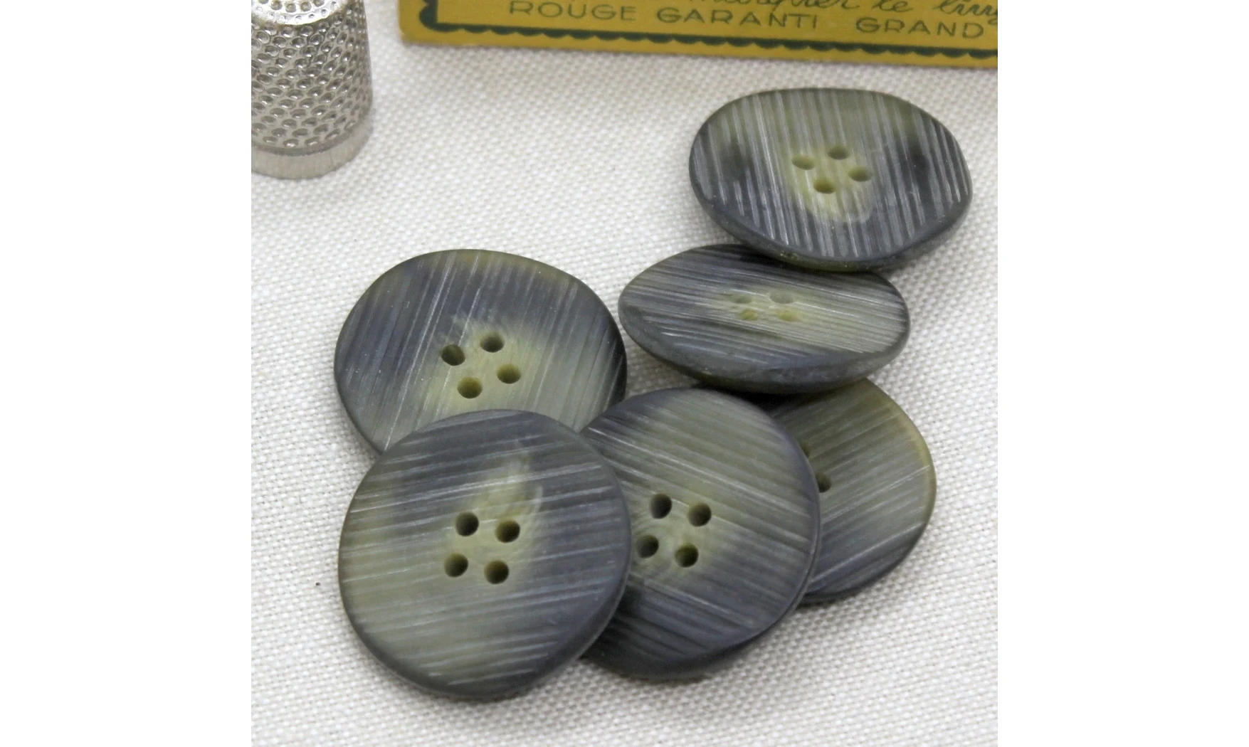 Vintage button Green