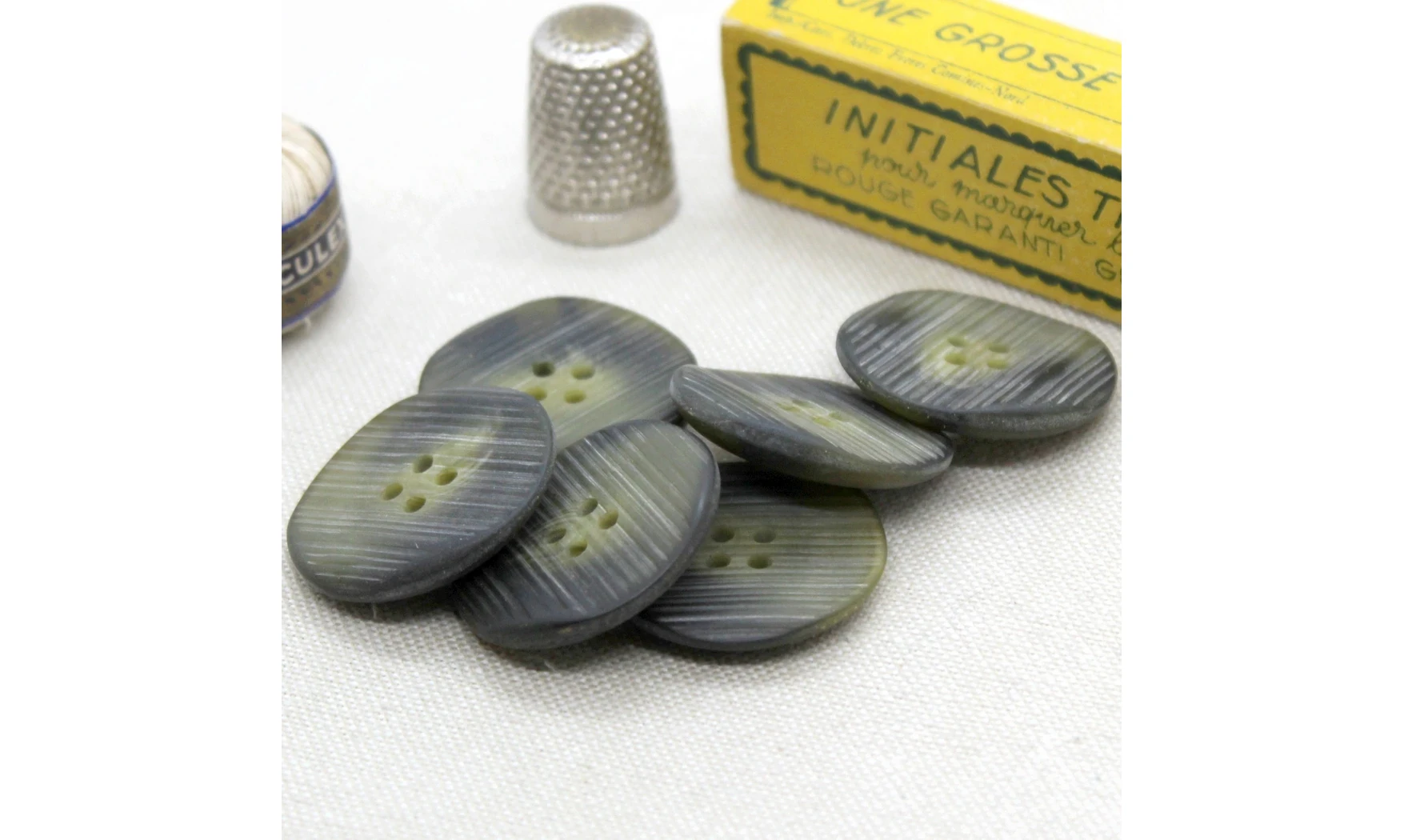 Vintage button Green