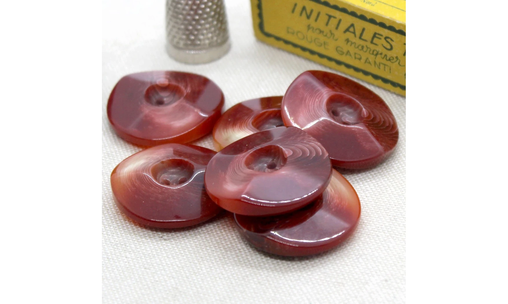 Vintage button Red