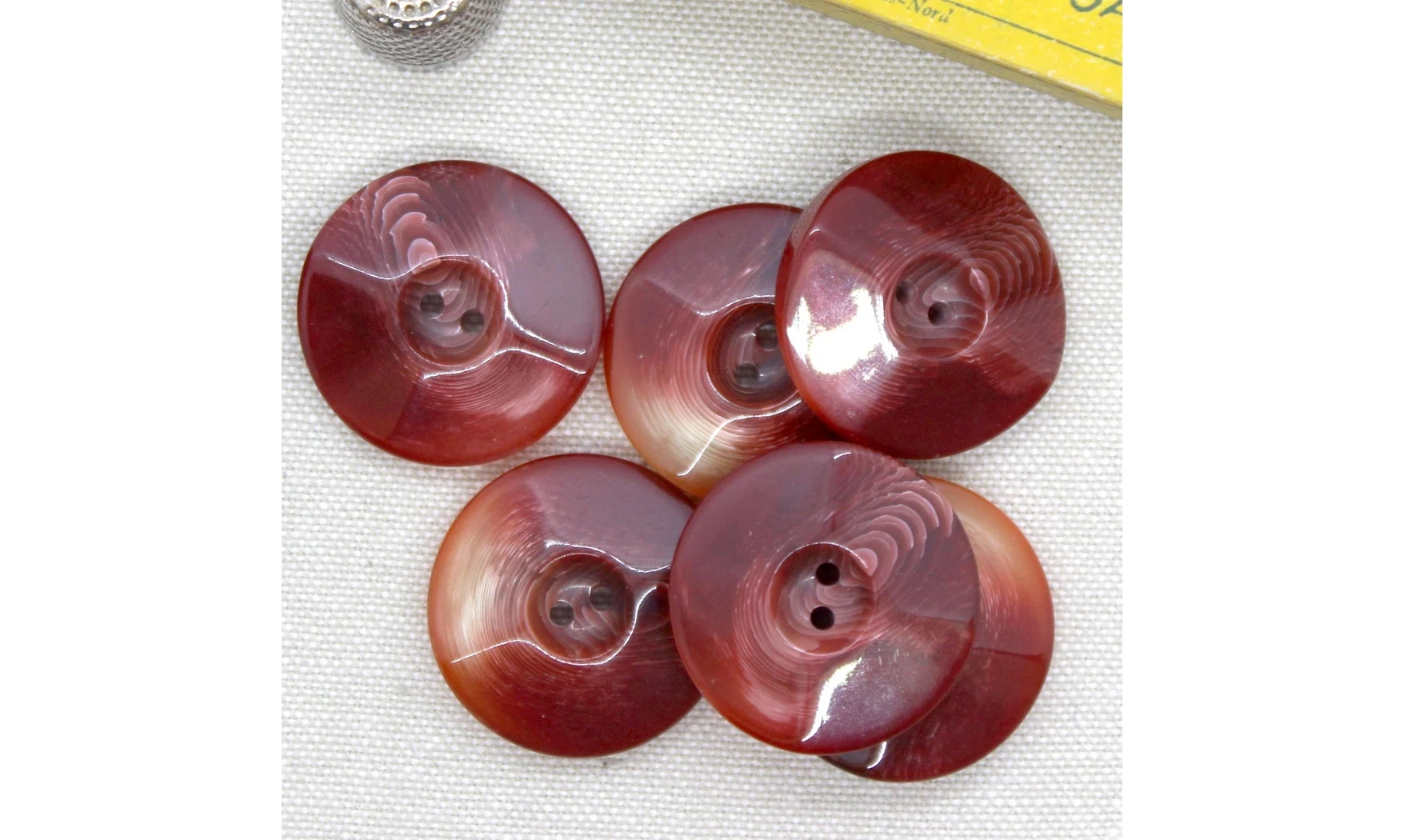Vintage button Red