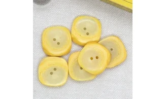 6 Boutons / 20MM / Carré Jaune