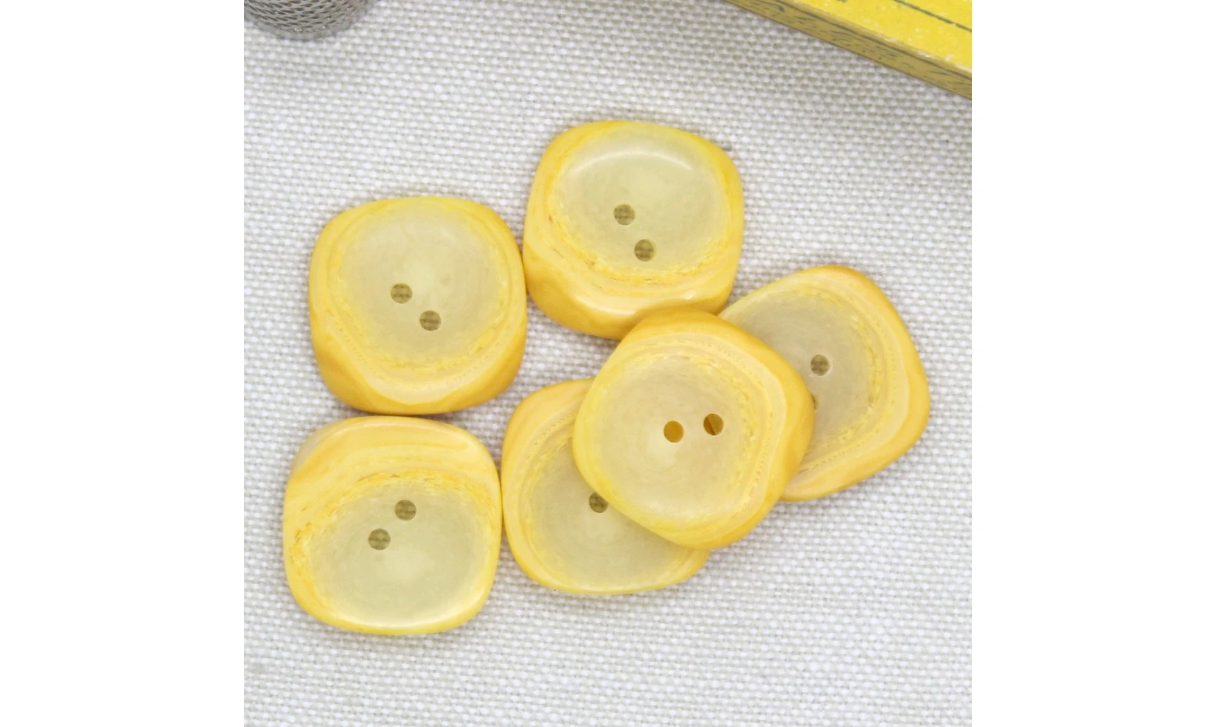 6 Boutons / 20MM / Carré Jaune
