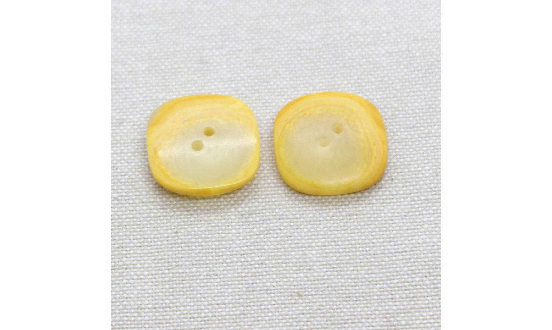 6 Boutons / 20MM / Carré Jaune